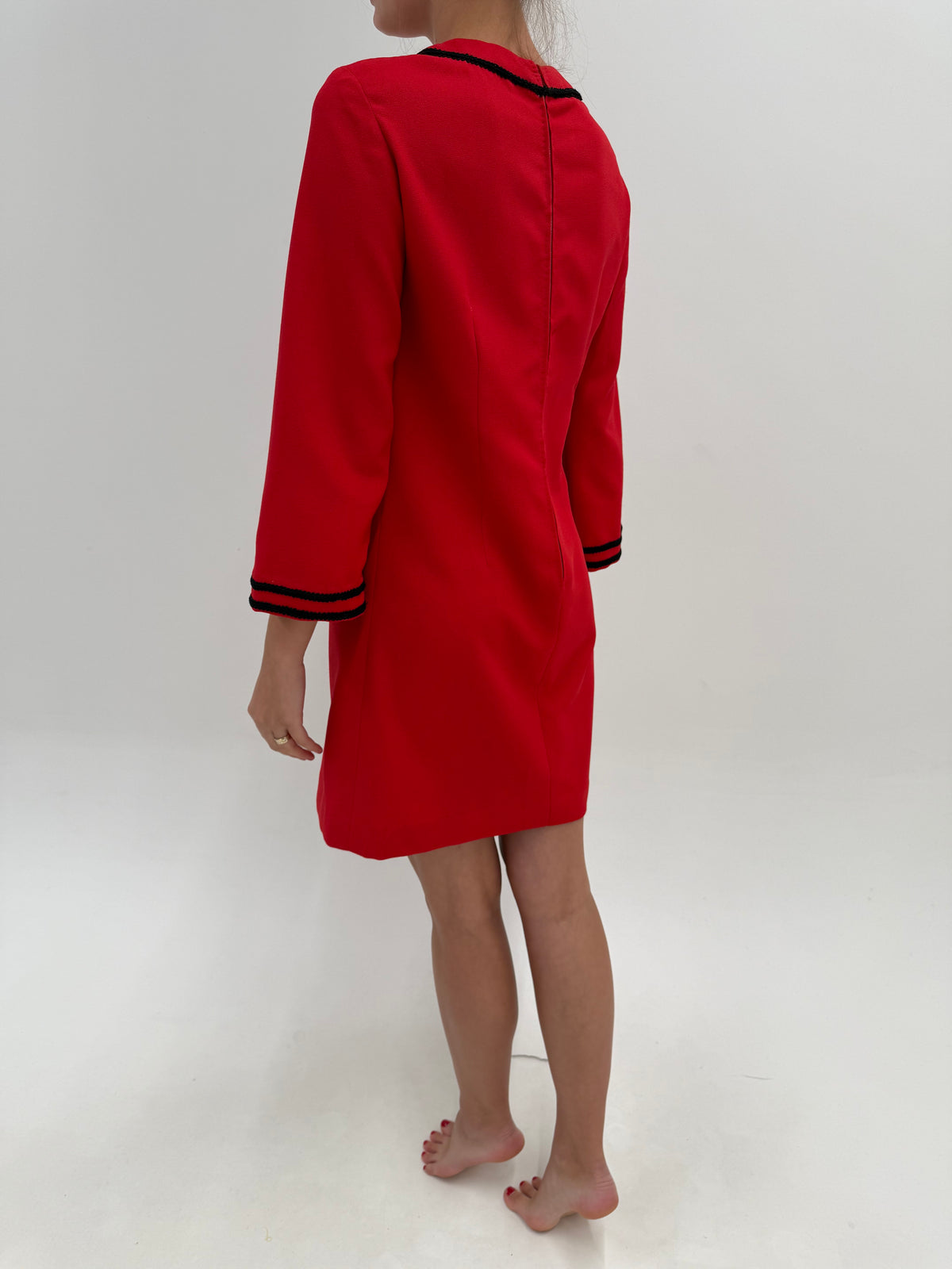 Rochie old vintage late 60s din crep plin texturat pasmanterie neagră aplicată