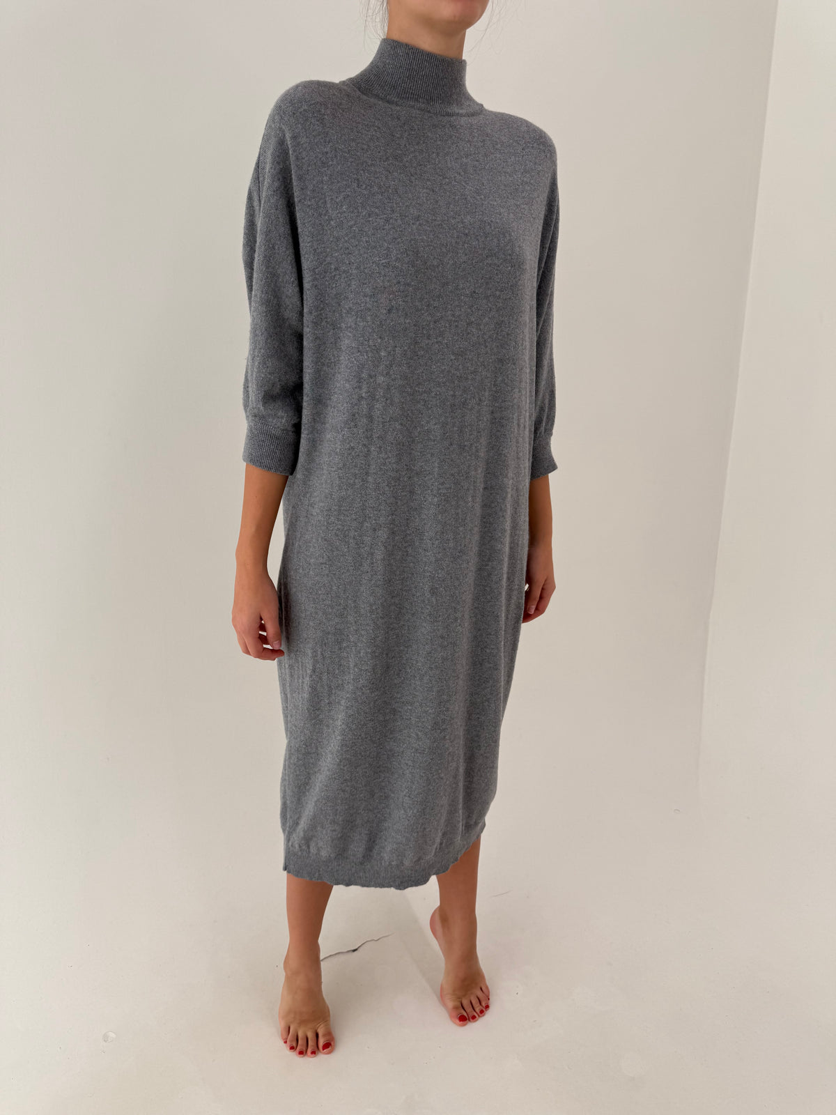 Rochie maxi tip Maleta din lana merino excepțională extafina în croi drapat minimalist