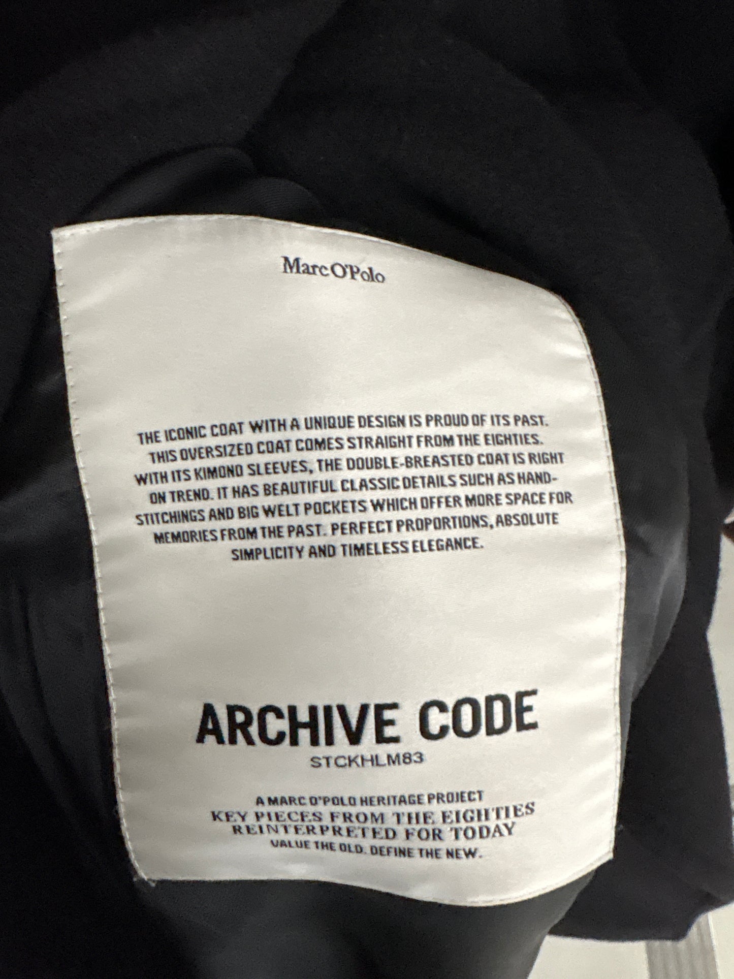 Palton negru din stofă plină de lana extrafina cu cordon