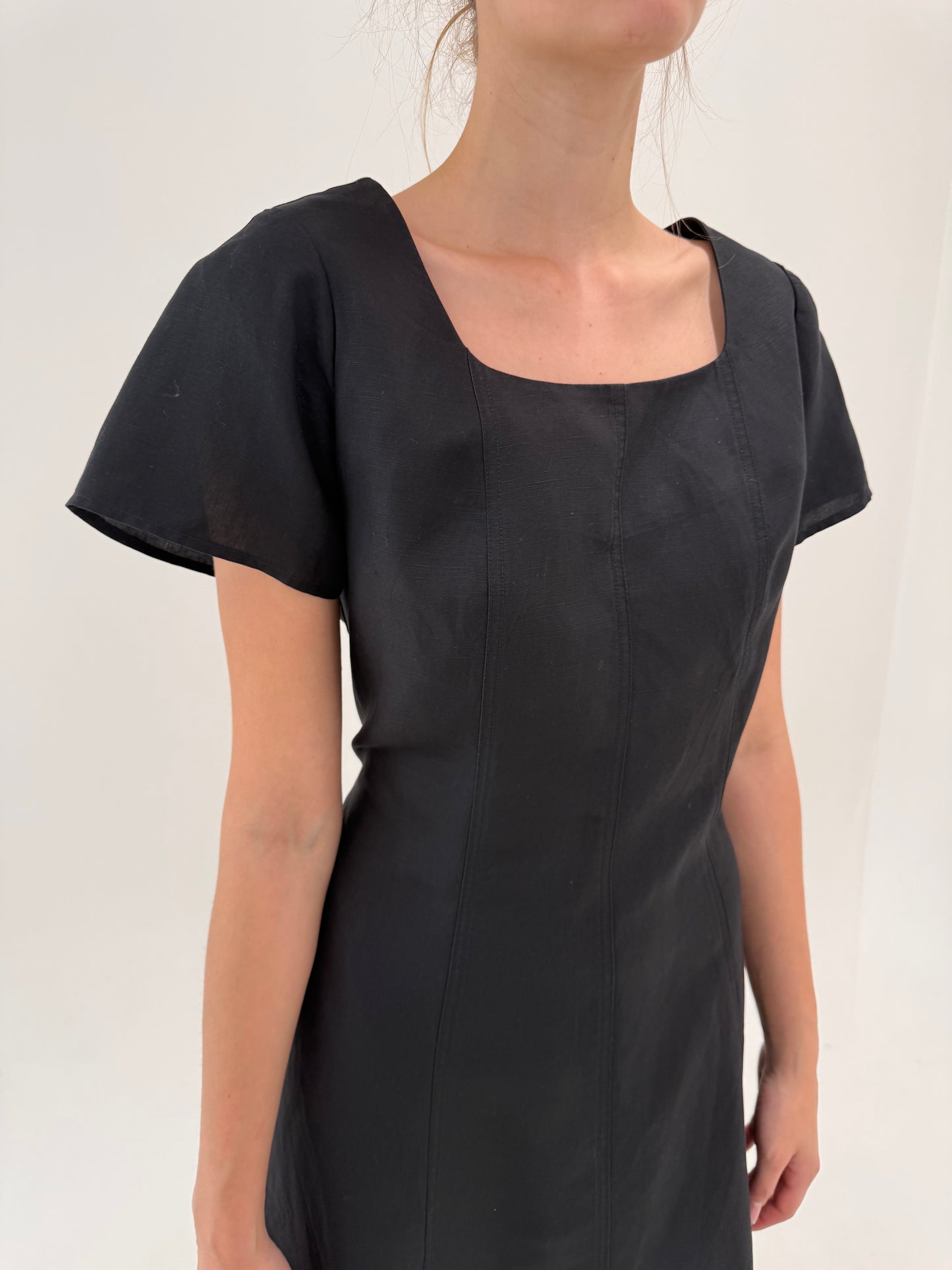 LBD negru maxi din in premium in croi minimalistcu buzunare