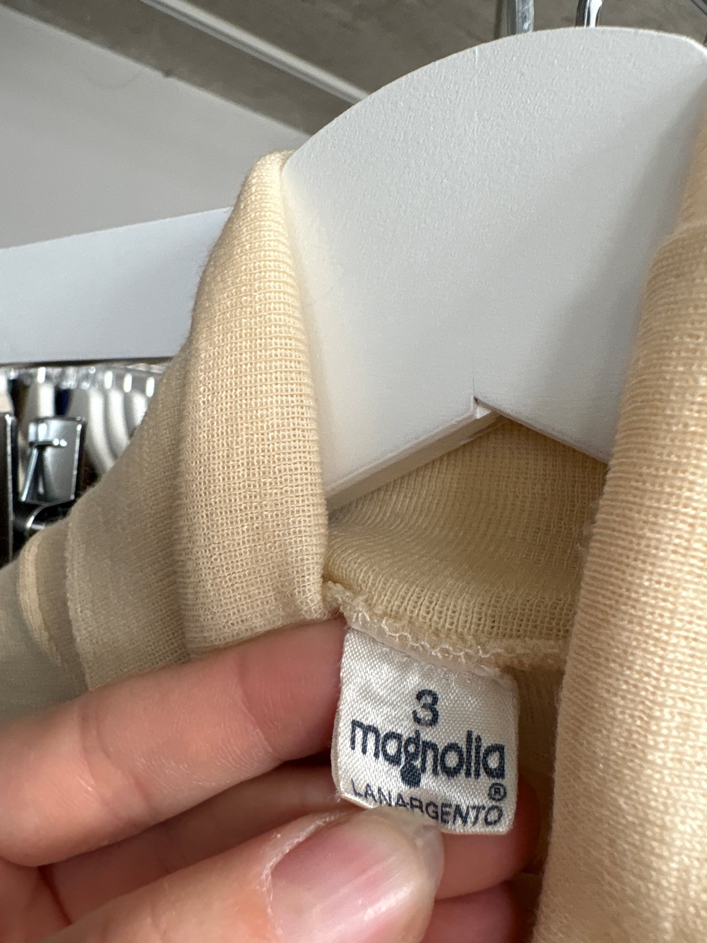 Maleta butter nude italiana din lana extrafina irestringibila