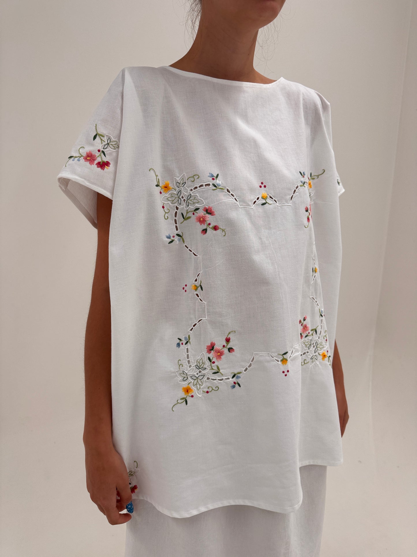 Set bijuterie din pânză excepțională de in cu broderie manuală extrem de elaborată colorată