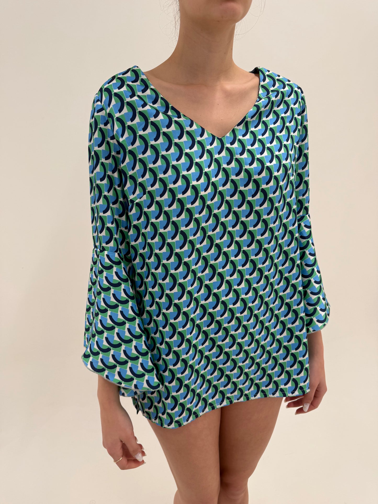 Cămașa Chloe din twill de mătase naturală cu print geometric