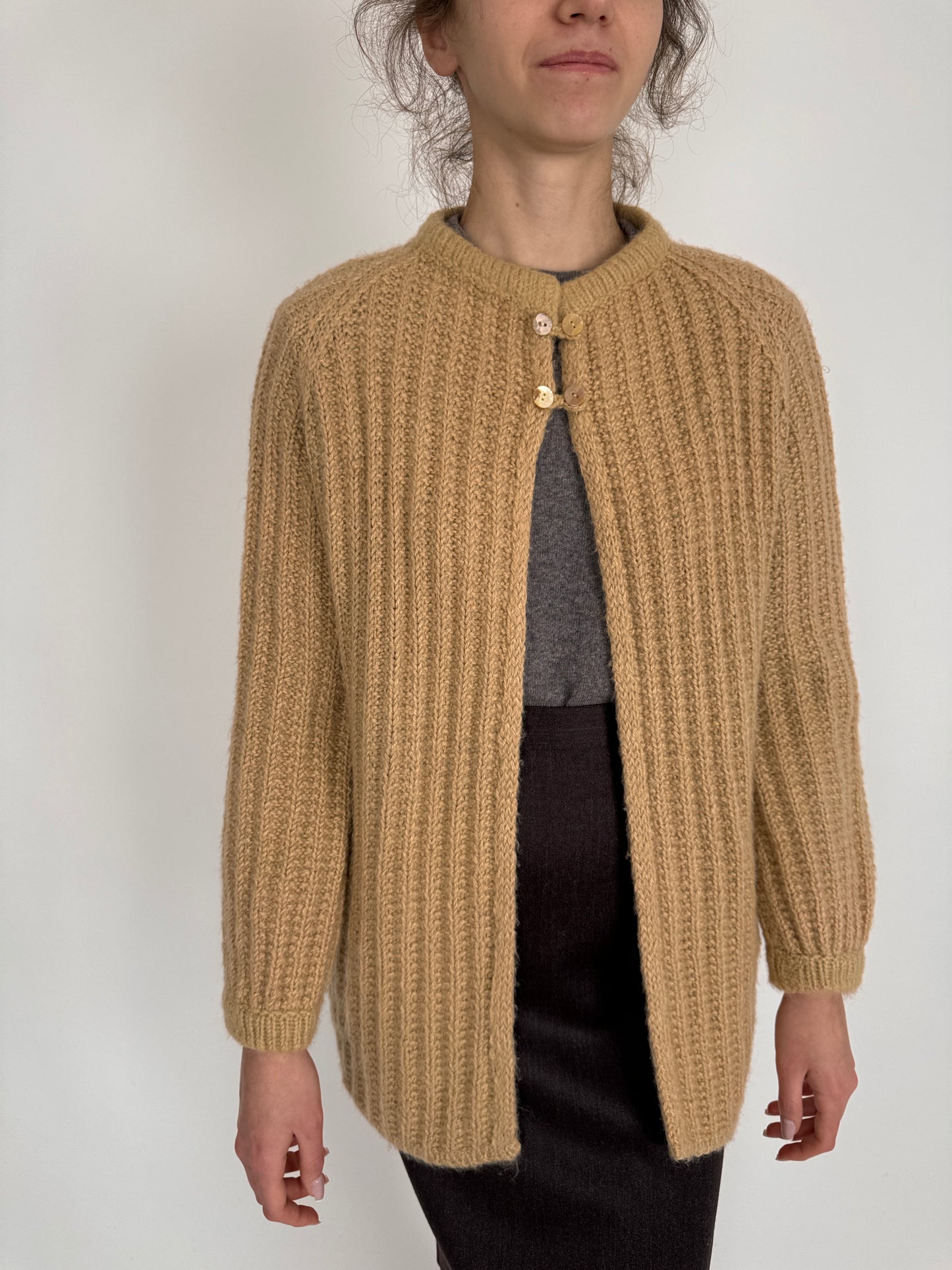 Cardigan gros camel din lana extrafina texturată