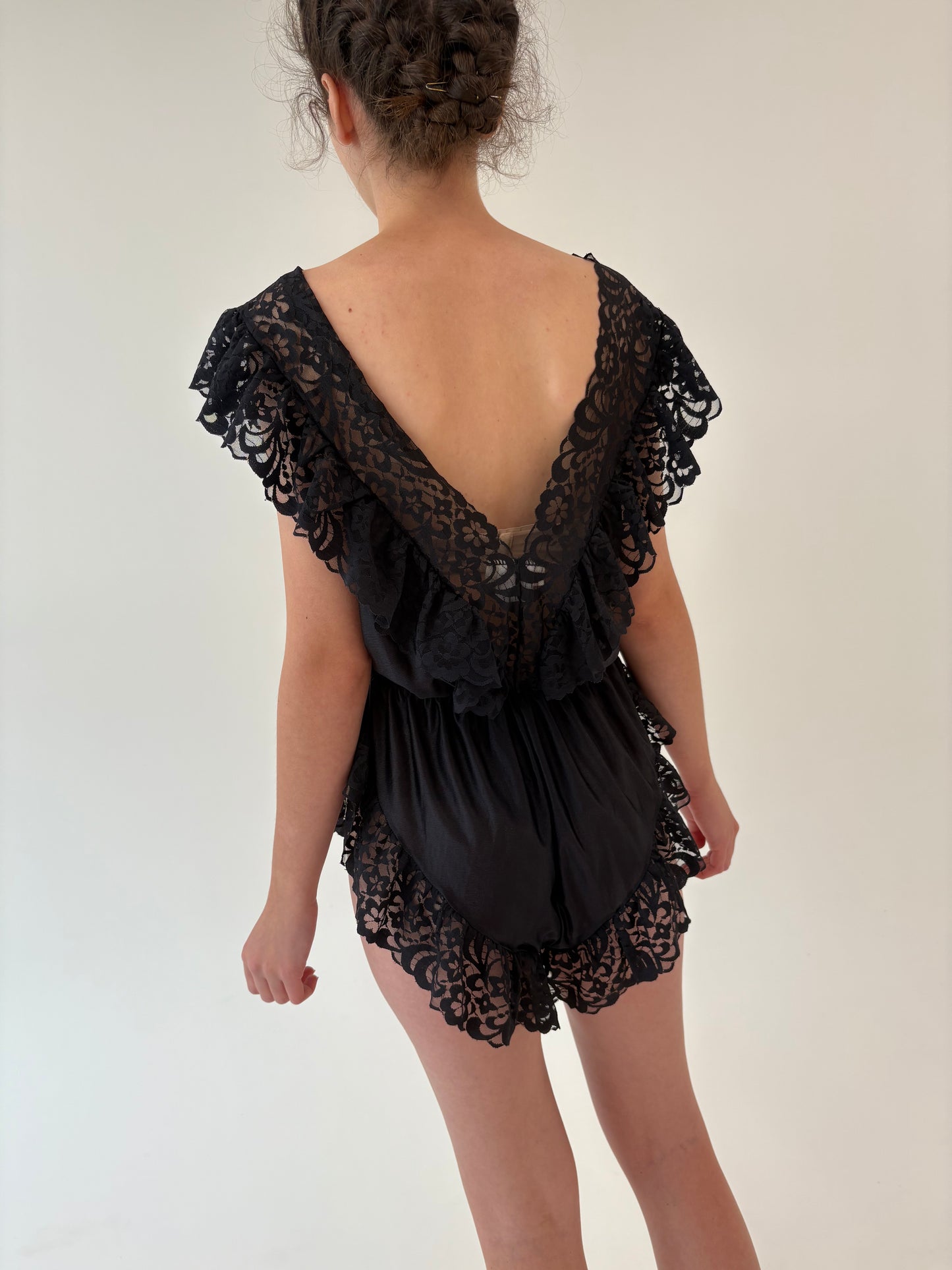 Body vintage strech negru cu volane și inserții de dantelă