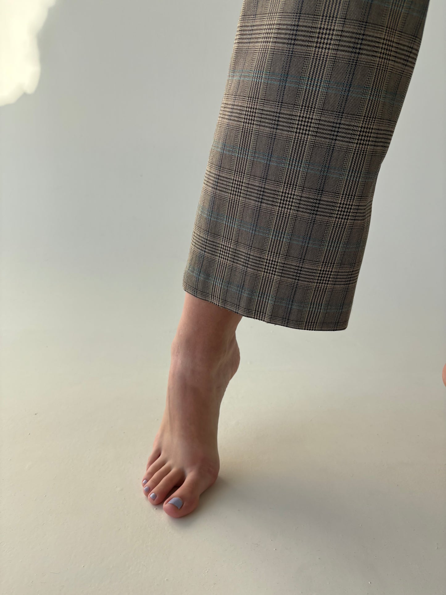 Pantaloni Stefanel din stofita confort în carouri ușor strech