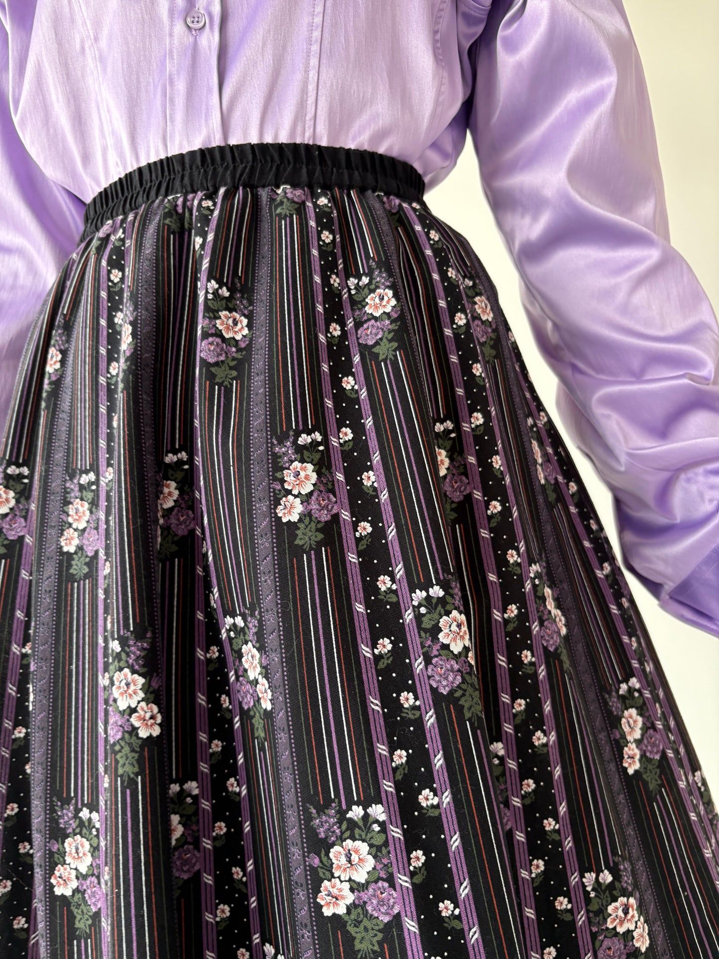 Fustă vintage în croi de ani 50 din bumbac gros texturat cu print lavandă delicat