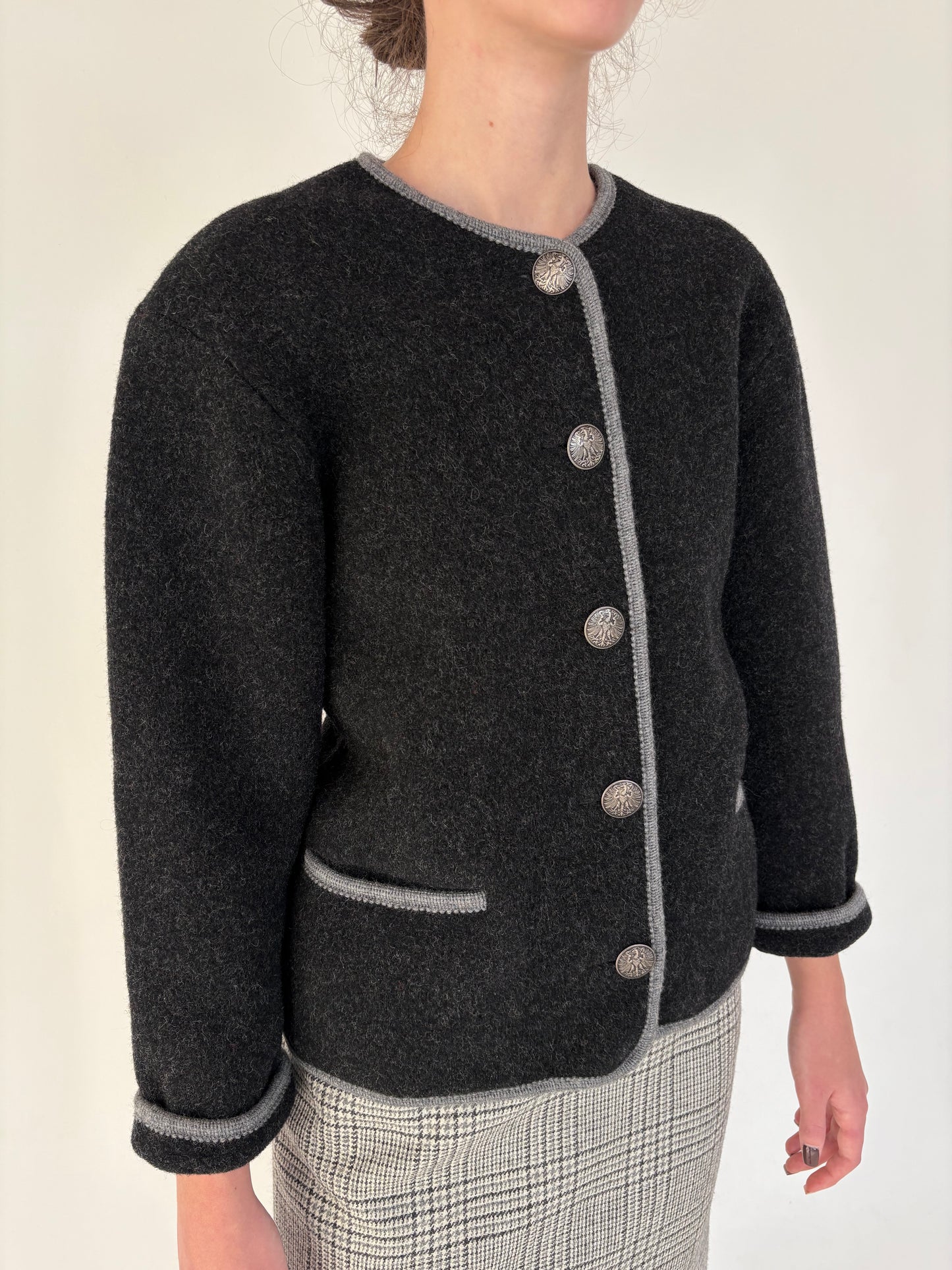 Jacheta vintage  petite din boiled wool gros cu nasturi metalici argintii