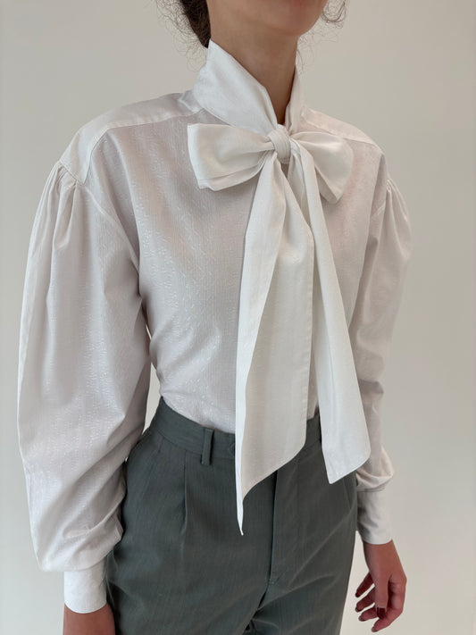 Cămașa vinatge cu funda din jacquard excepțional de bumbac