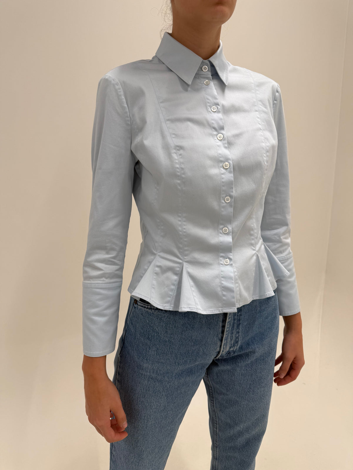 Cămașa Escada baby blue din poplin excepțional confort cu peplum