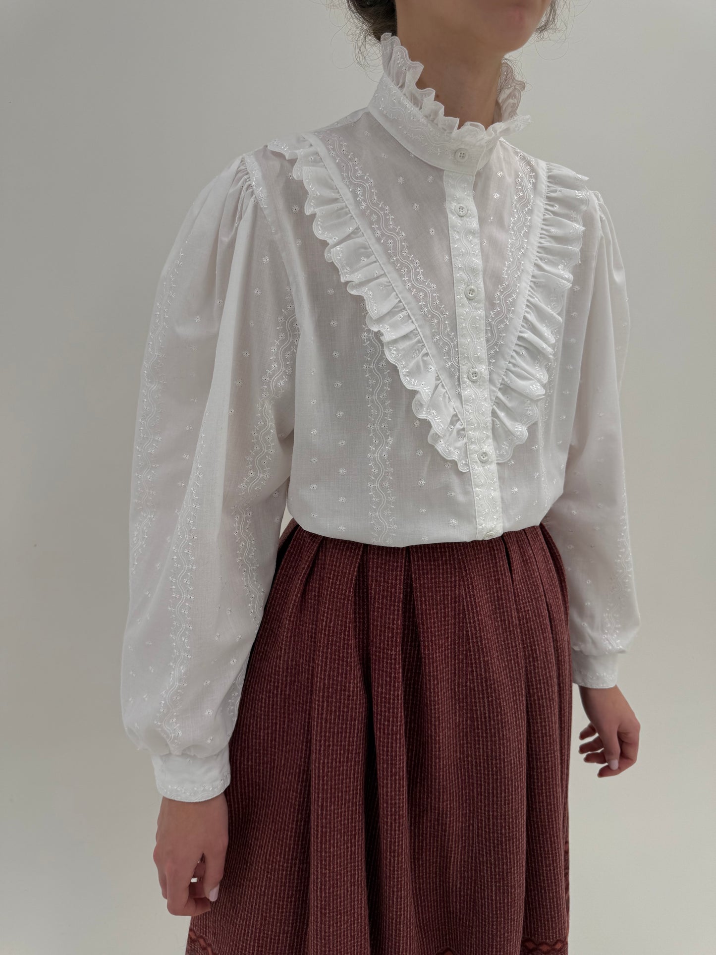 Cămașa vintage bijuterie integral brodată din bumbac moale