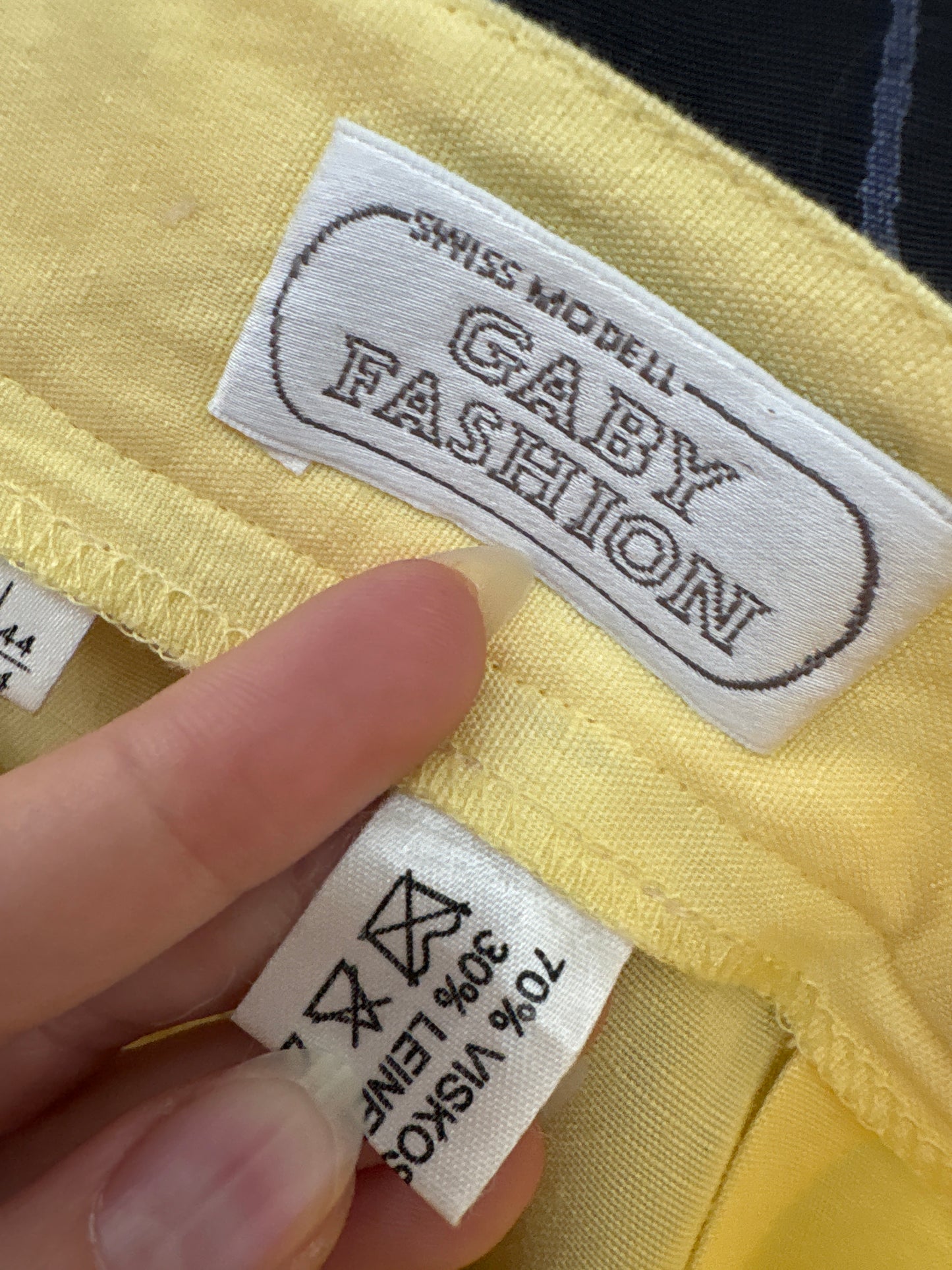 Pantaloni vaporoși butter yellow din panzica cu talie ultra înaltă