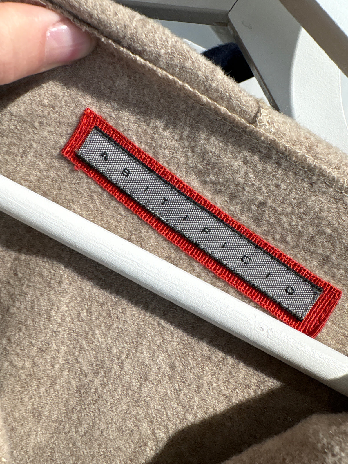 Pardesiu camel din lana extrafina plus size italian cu glugă și influențe casual