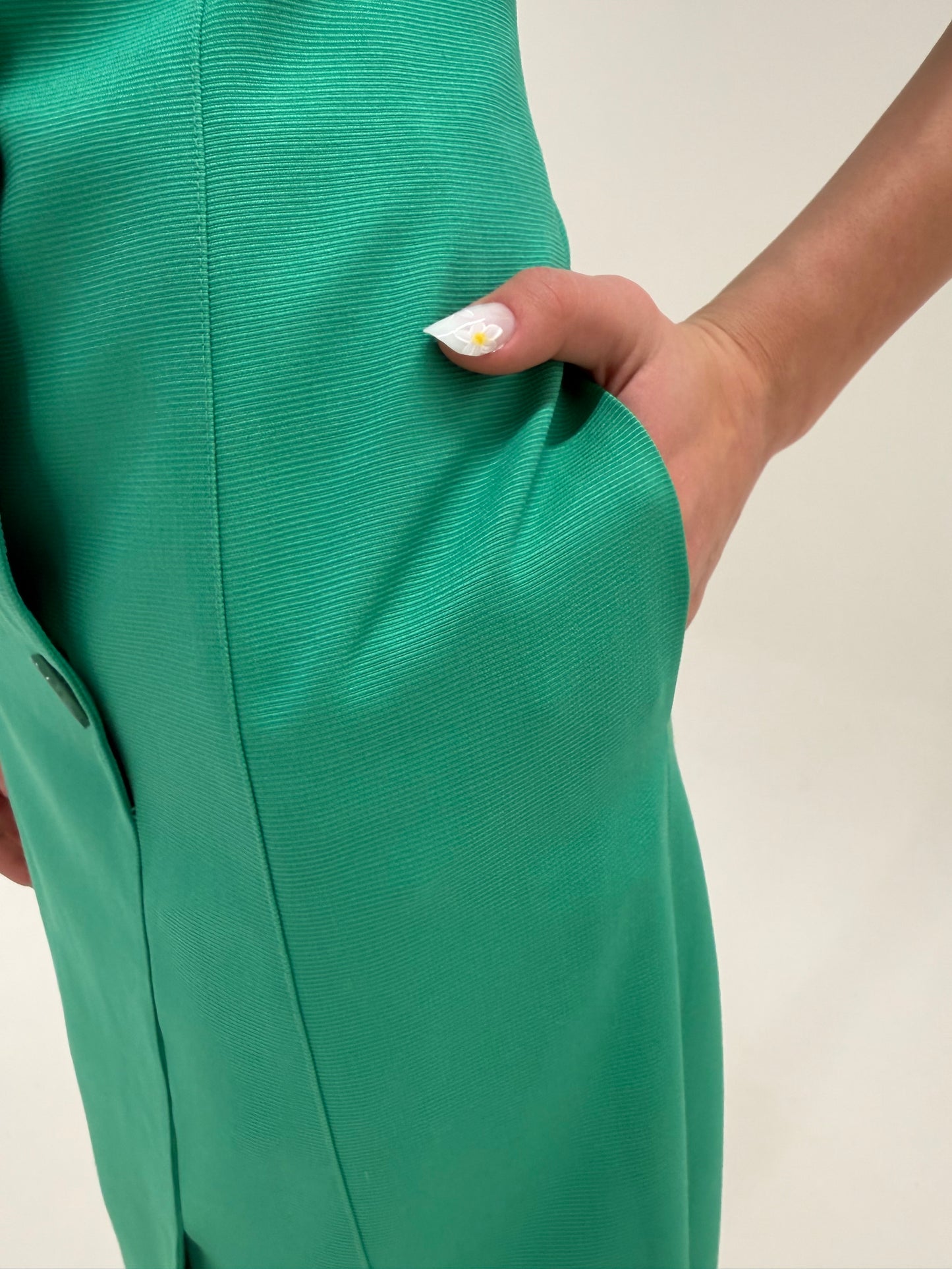 Rochie verde smarald tip sacou midi cu închidere dublă