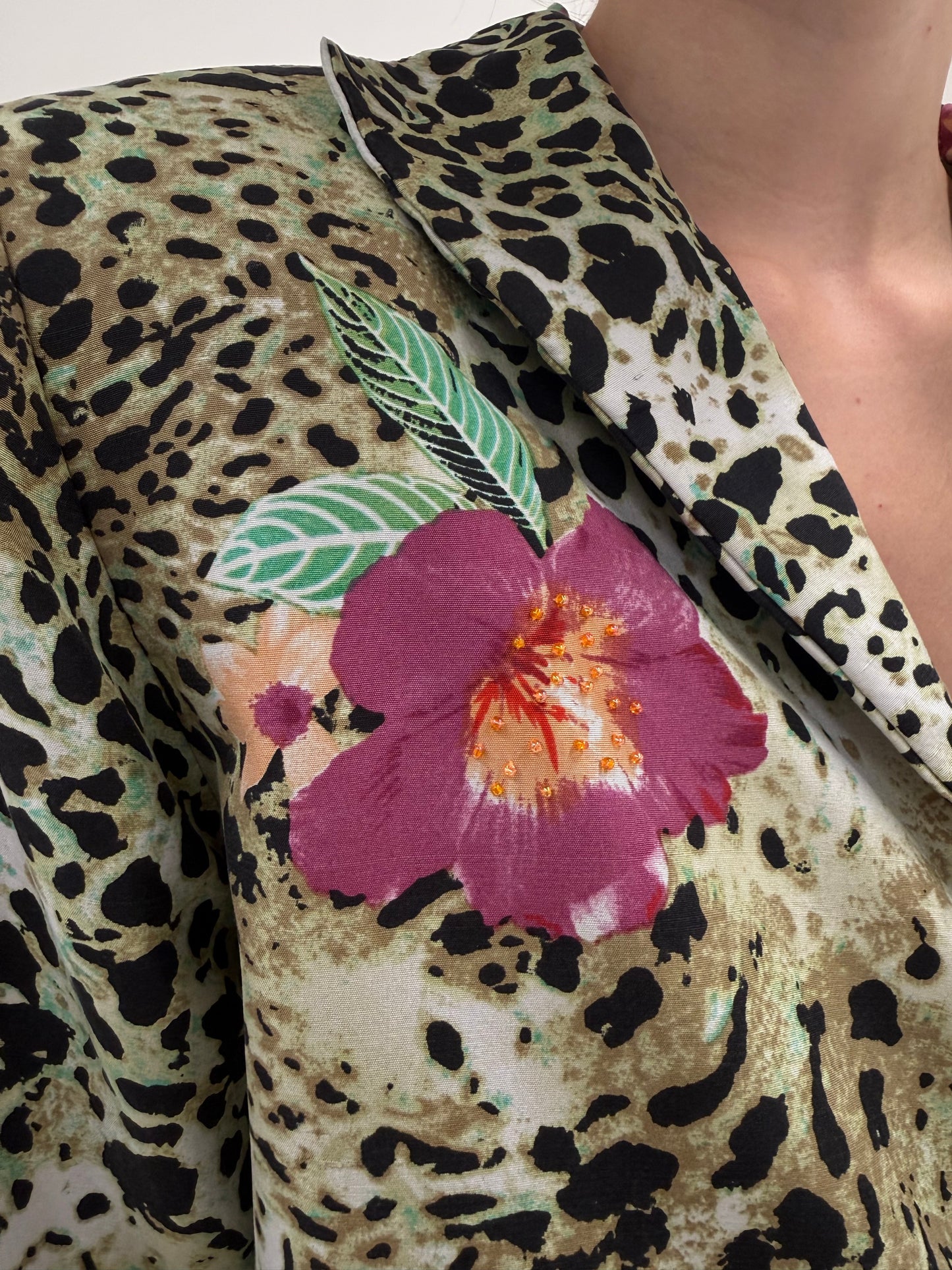 Sacou in stil Roberto Cavalli din mătase naturală cu animal print stilizat