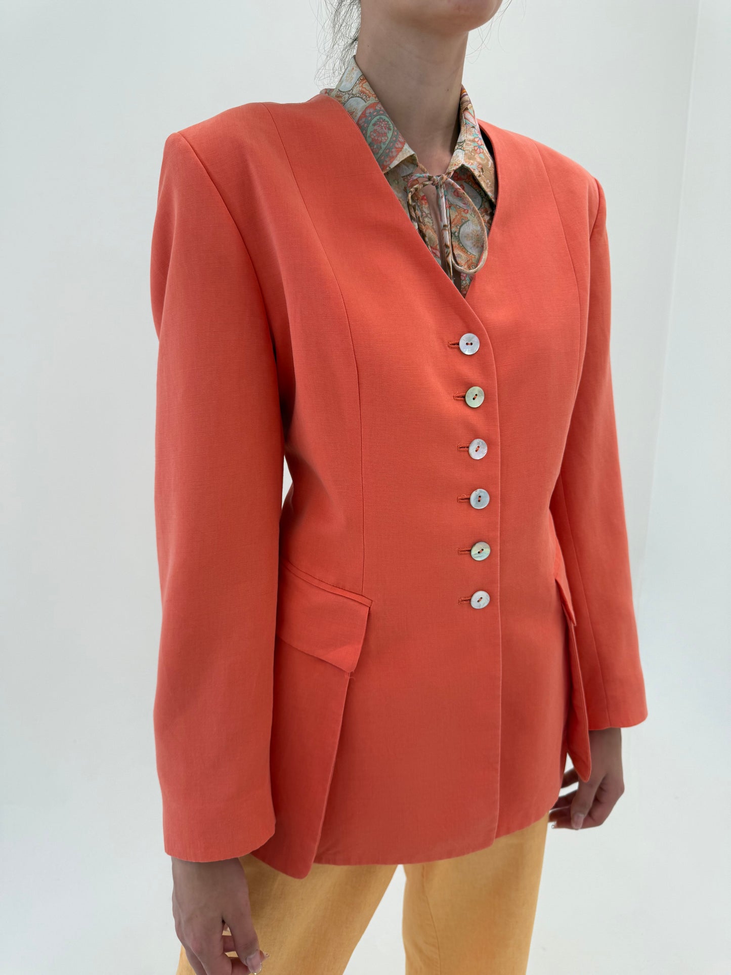 Sacou superb red orange cambrat cu nasturi mother of pearl