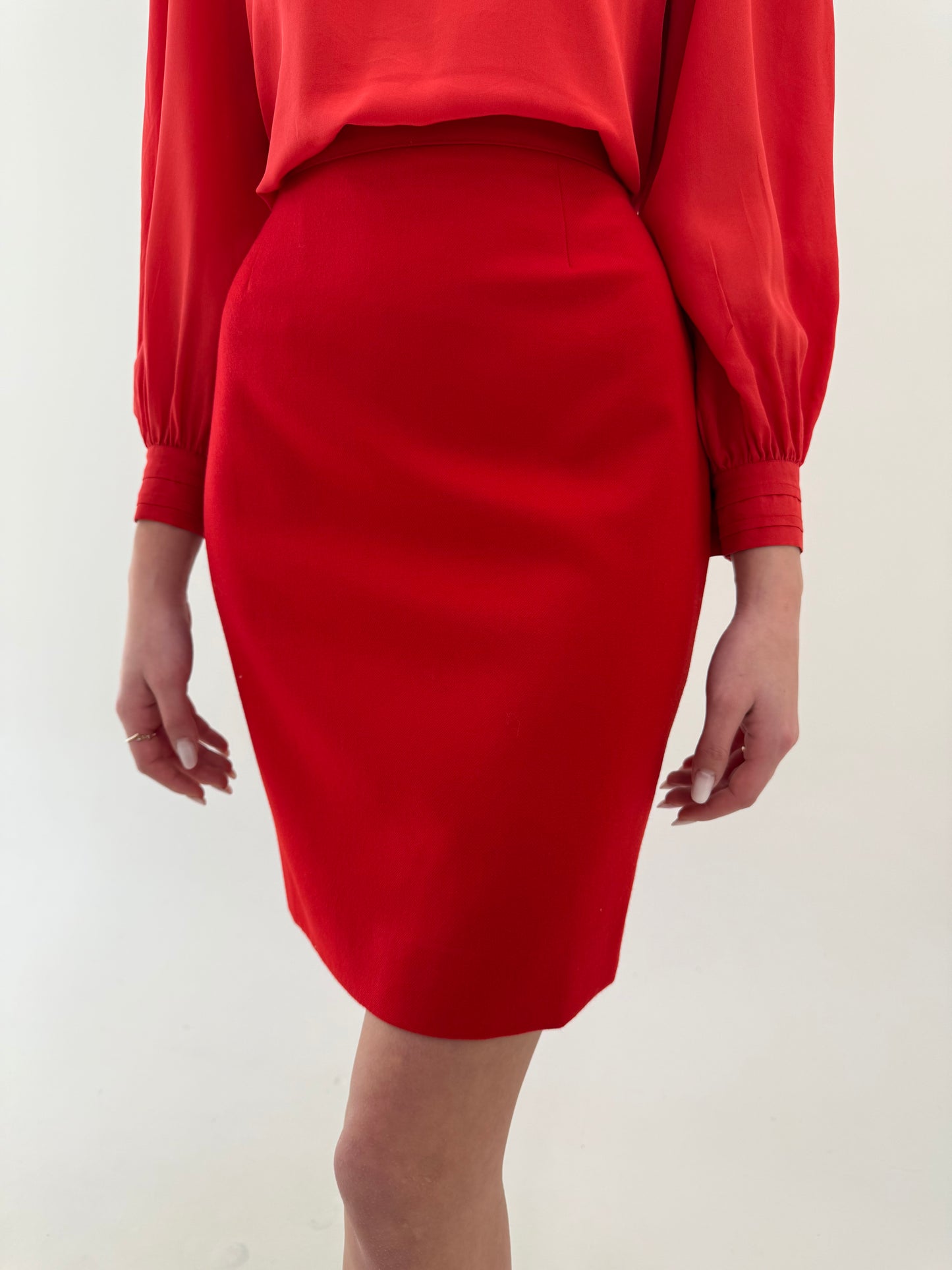 Costum italian premium cherry red cu sacou structurat