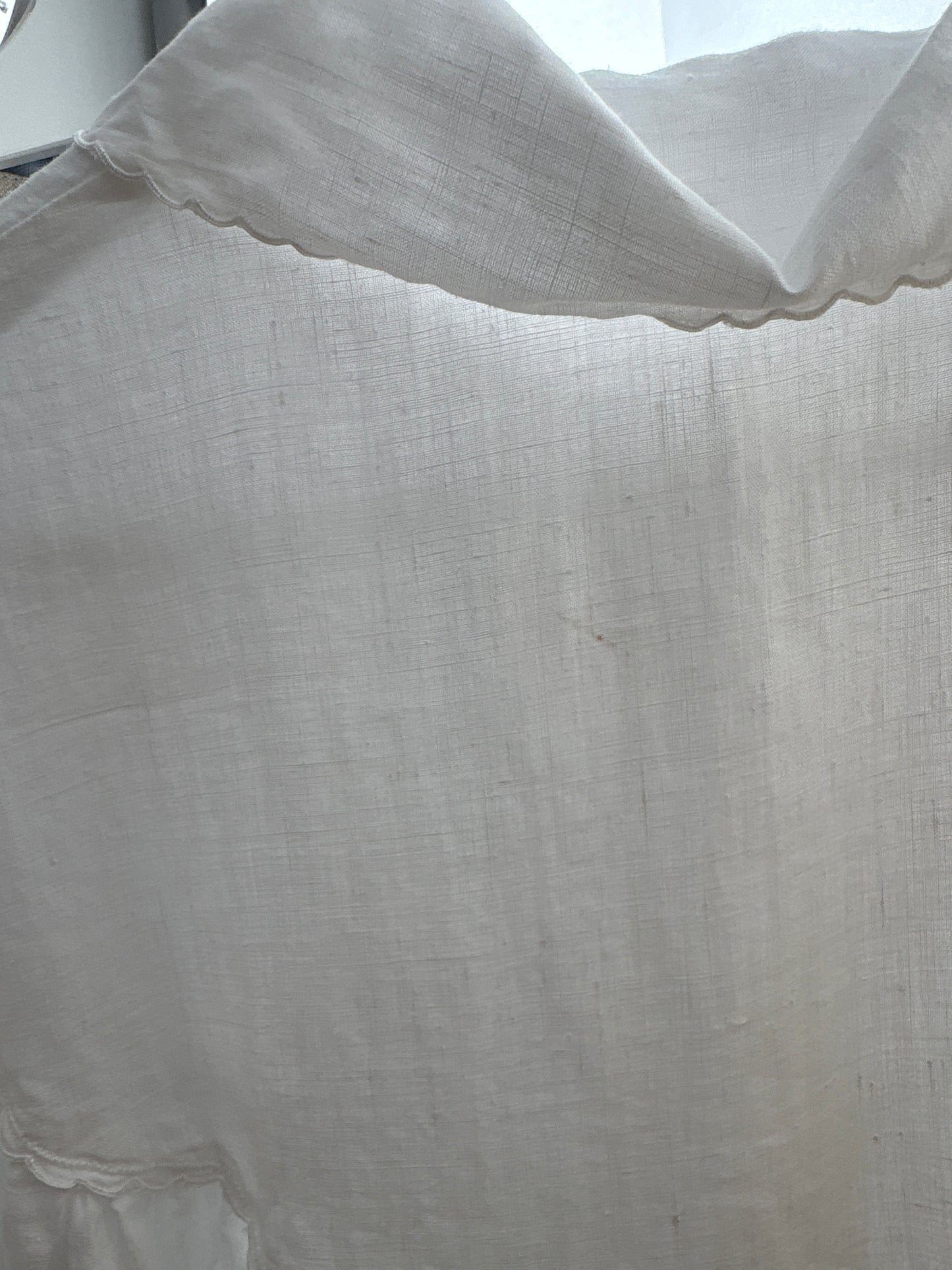 Rochie maxi excepțională cu broderie manuală în croi super drapat din in fin