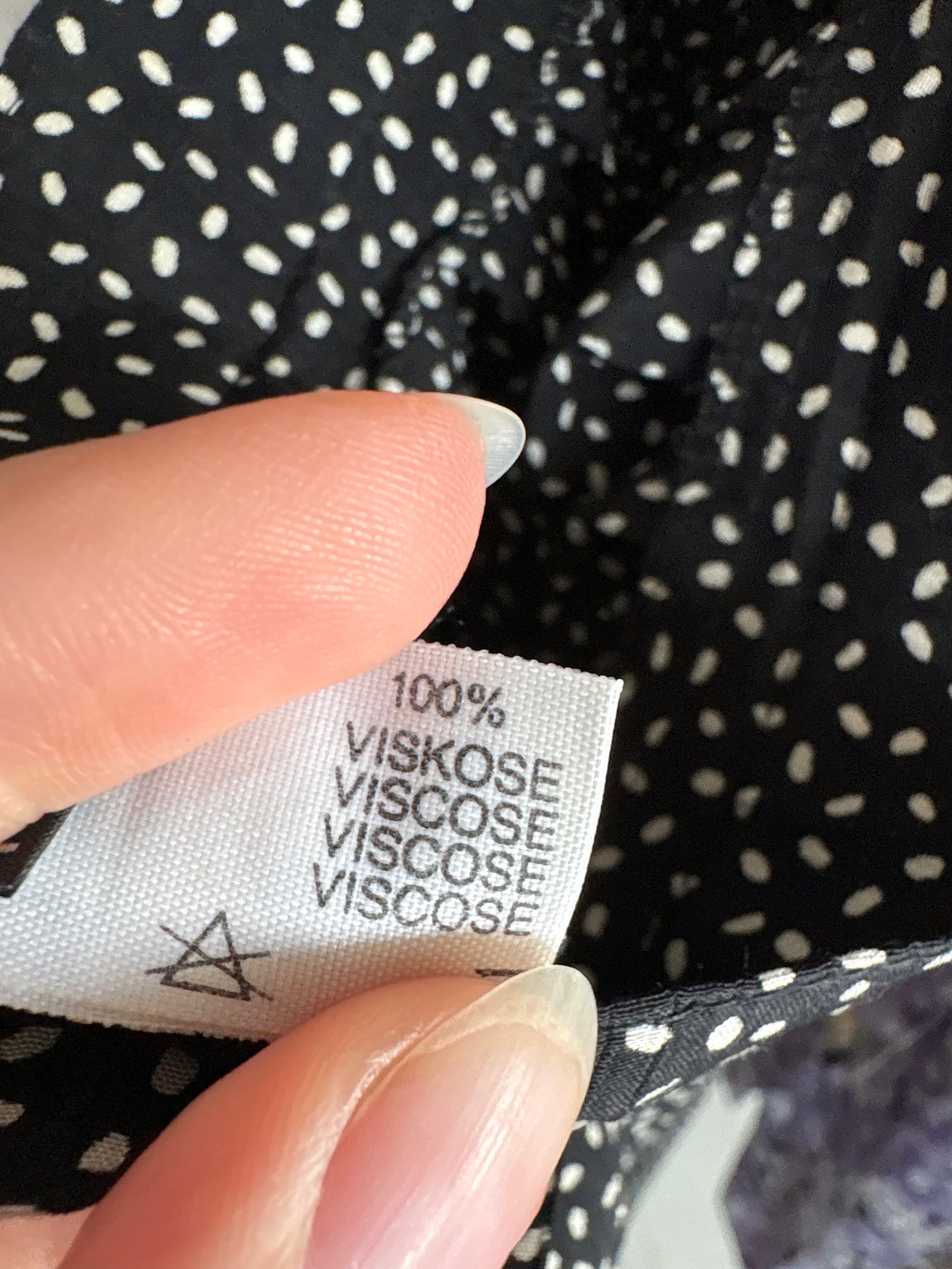 Fustă vintage maxi neagră cu buline stilizate albe și talie ultra înaltă marcată