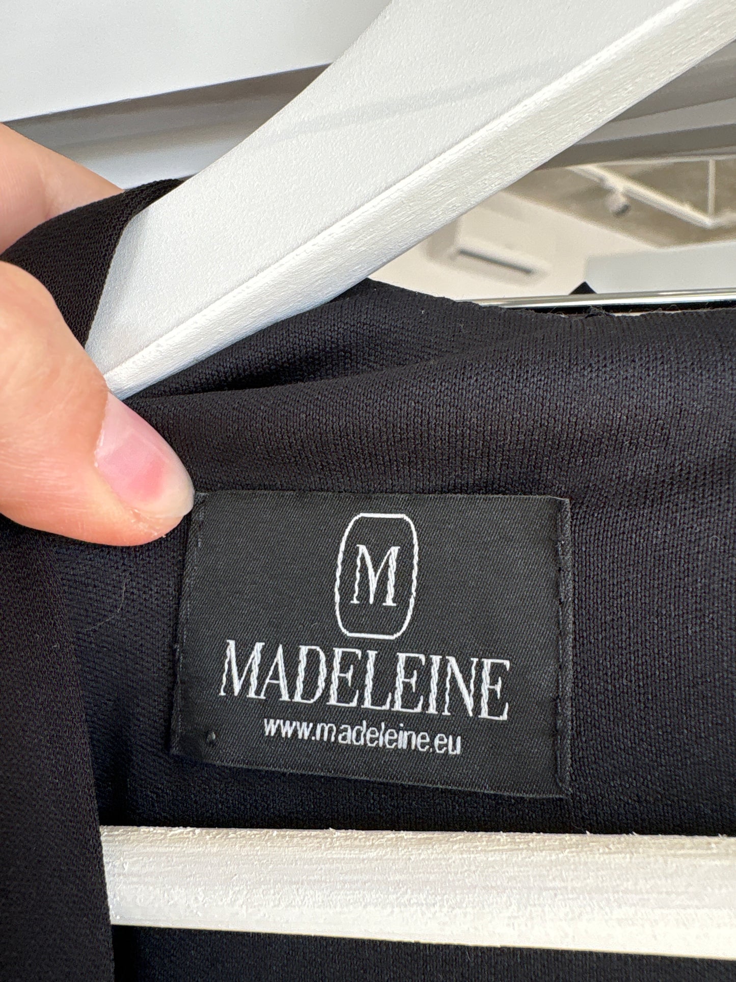 LBD luxury Madeleine cu decolteu inima și inserții de dantelă