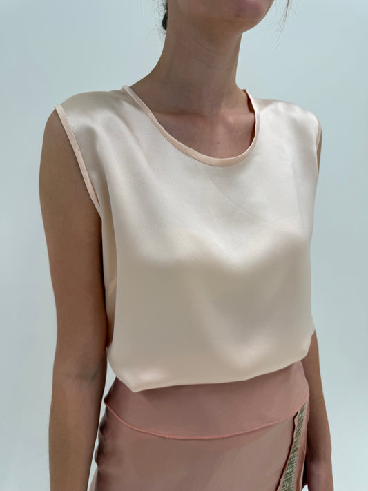 Top peach nude din twill de mătase naturală satinata în croi minimalist
