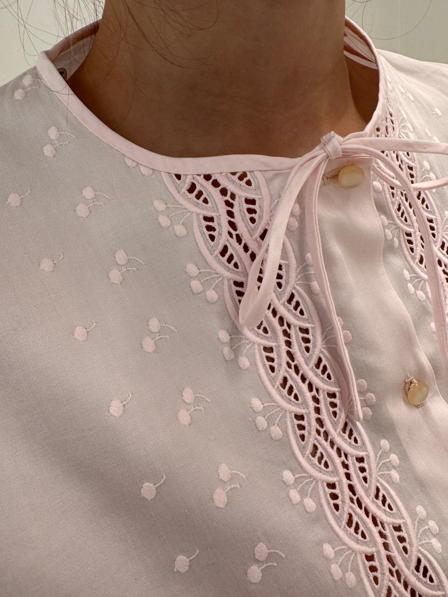 Cămașa vintage powder pink cu broderie din poplin ușor satinat premium