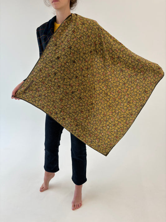 Eșarfă italiană mustard yellow cu print floral delicat din mătase naturală