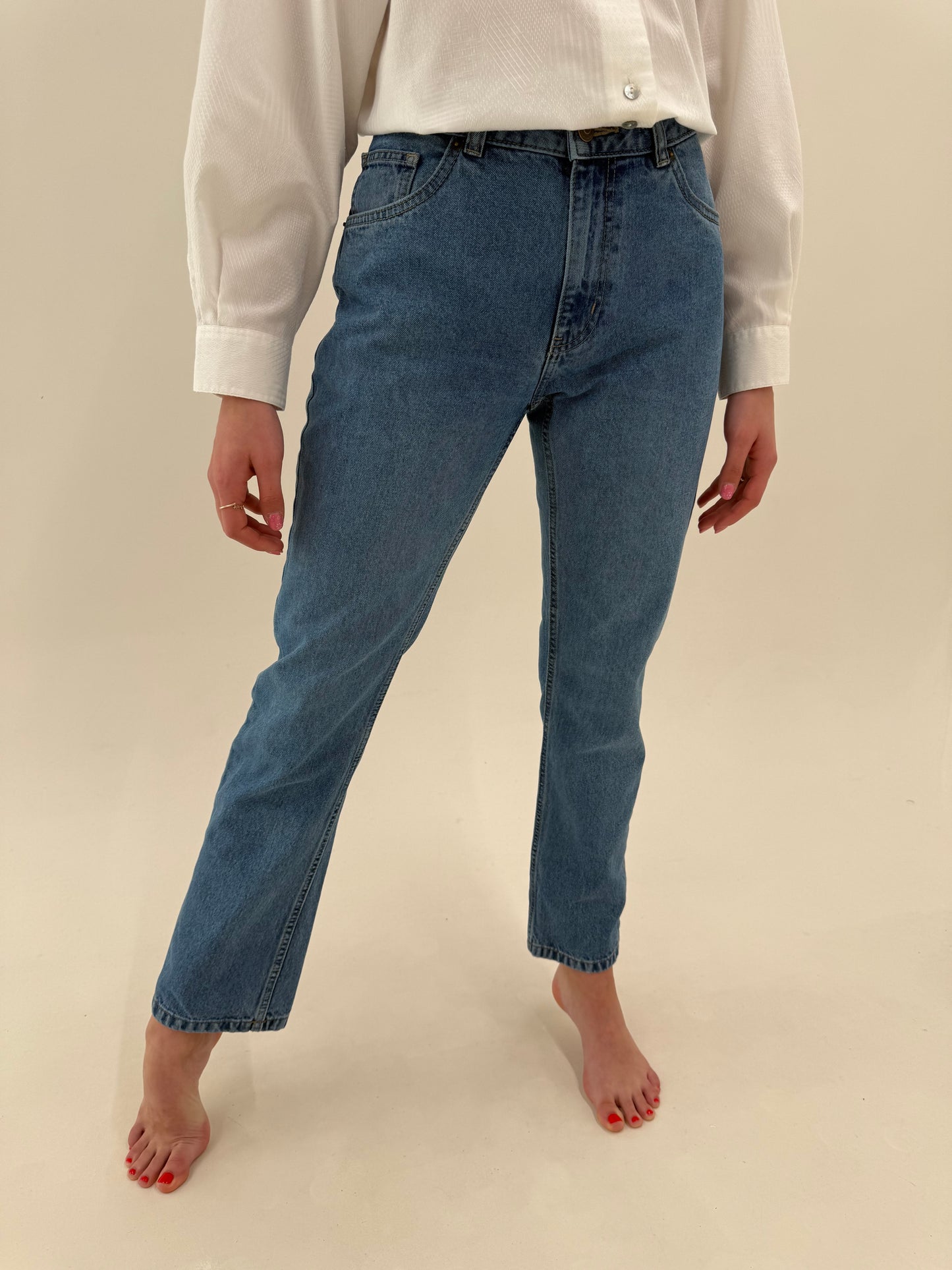 Jeans vintage în croi super revenit în trend