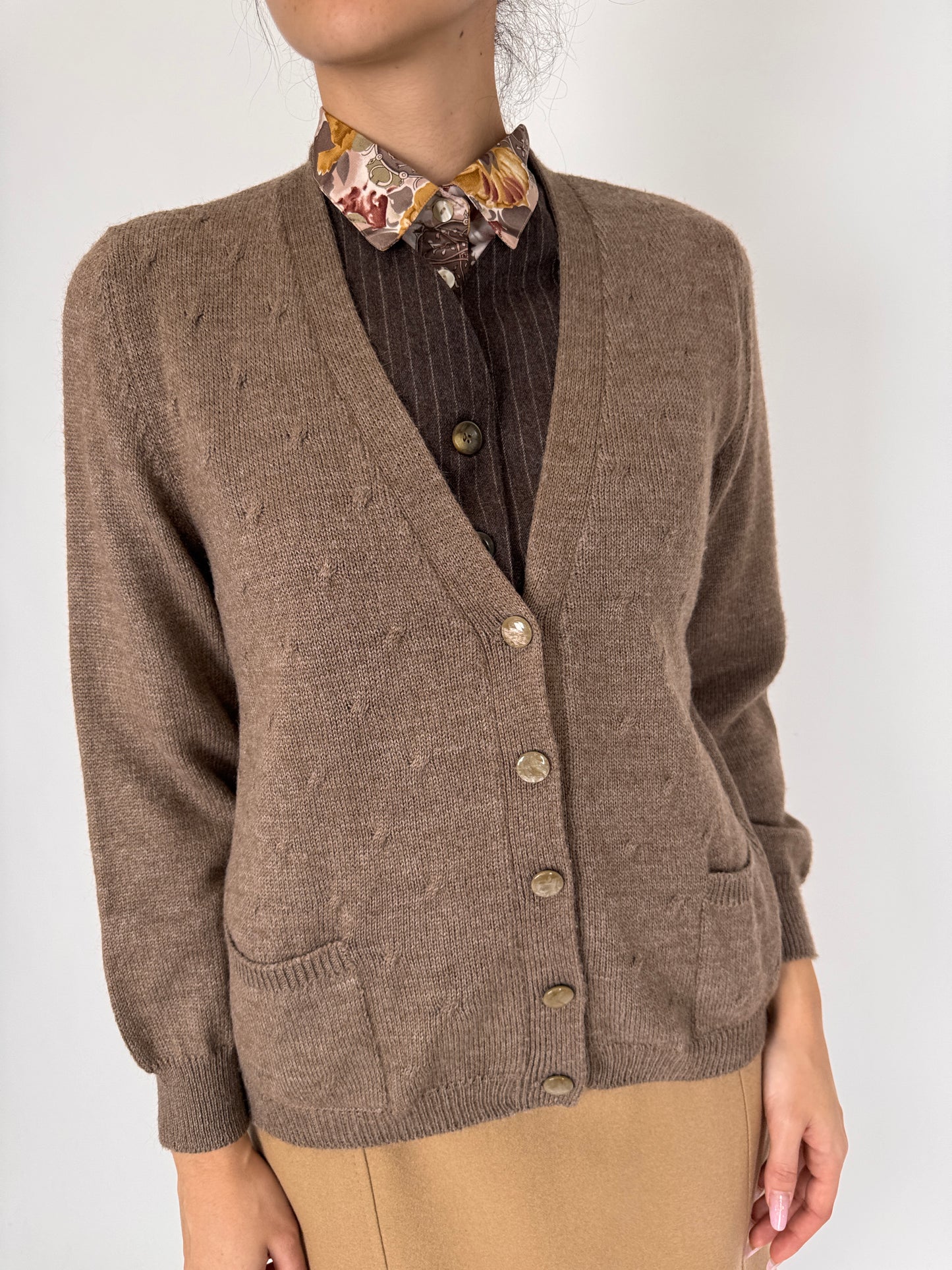 Cardigan vintage din lana plină cafe au lait