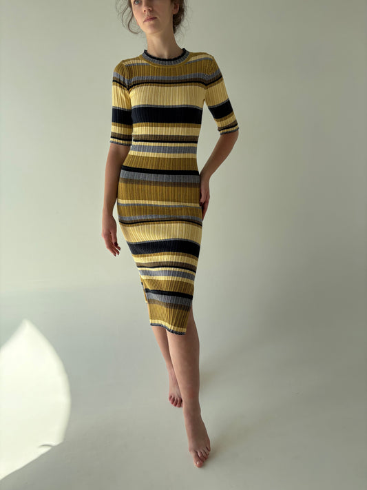 Rochie din jerse ribbed de gramaj mare în dungi