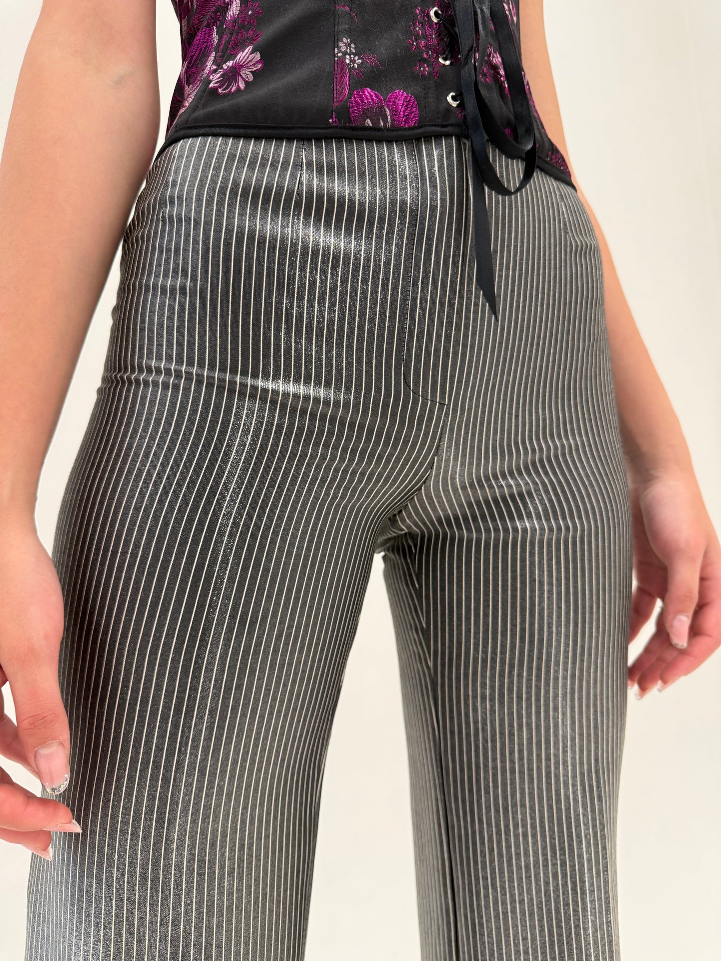 Pantaloni palazzo spectaculosi cu efect argintiu din panzica