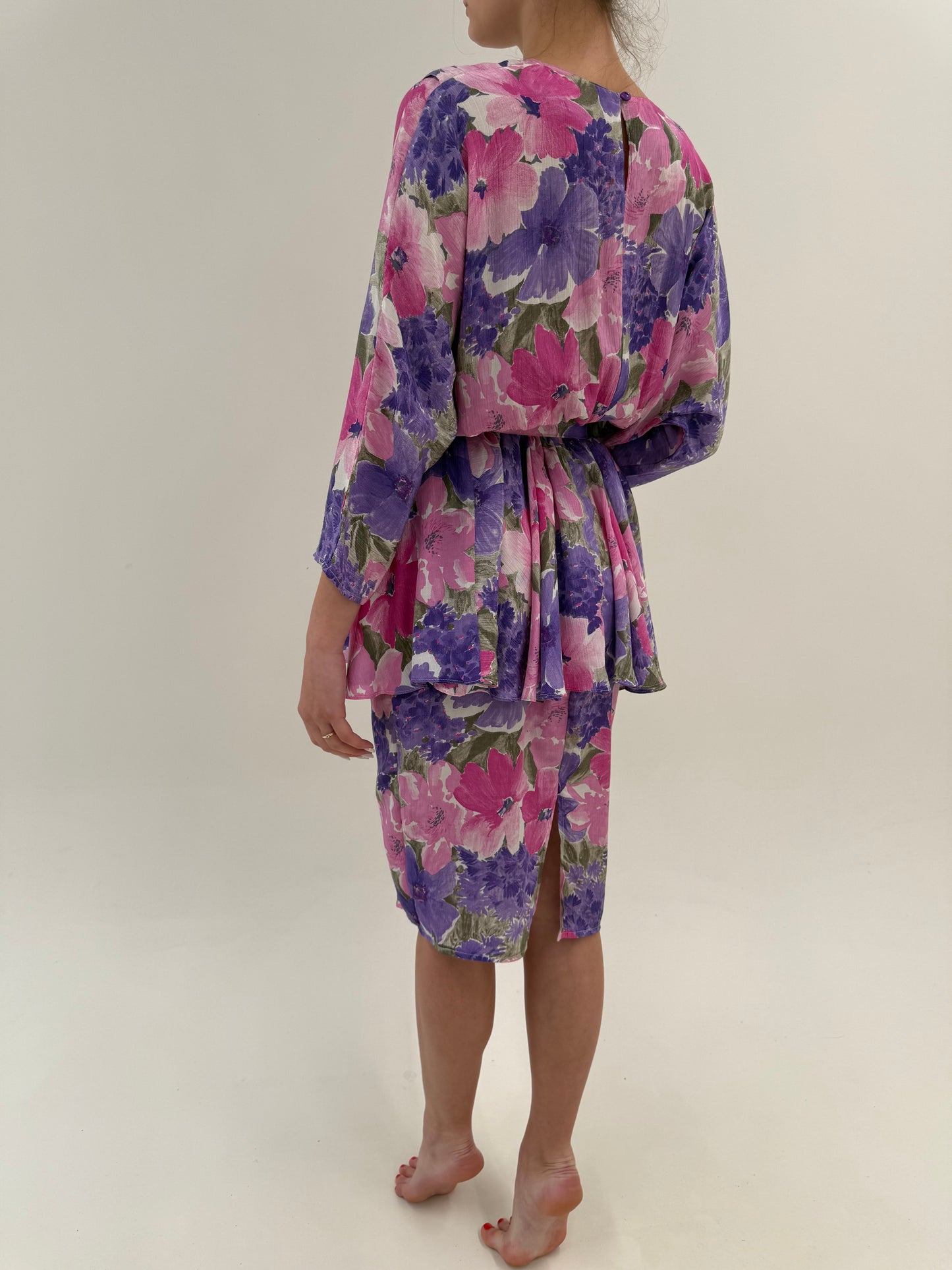 Rochie vintage cu print floral superb, talie elastică și mânecă fluture