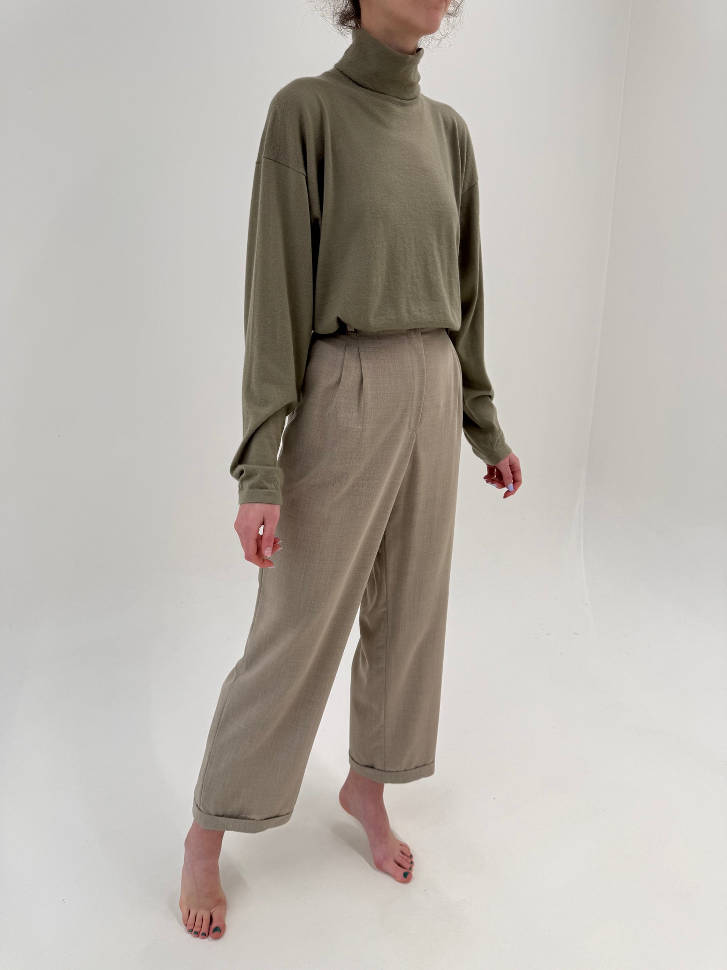 Pantaloni sand nude cu pense din stofita de primăvară de lana cu bumbac