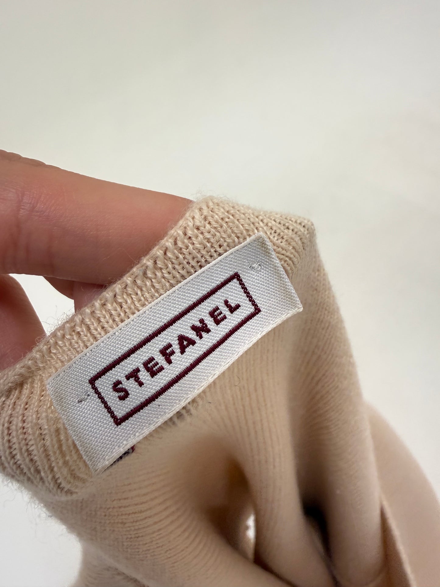 Pulover nude cambrat Stefanel din lana extrafina de gramaj mare