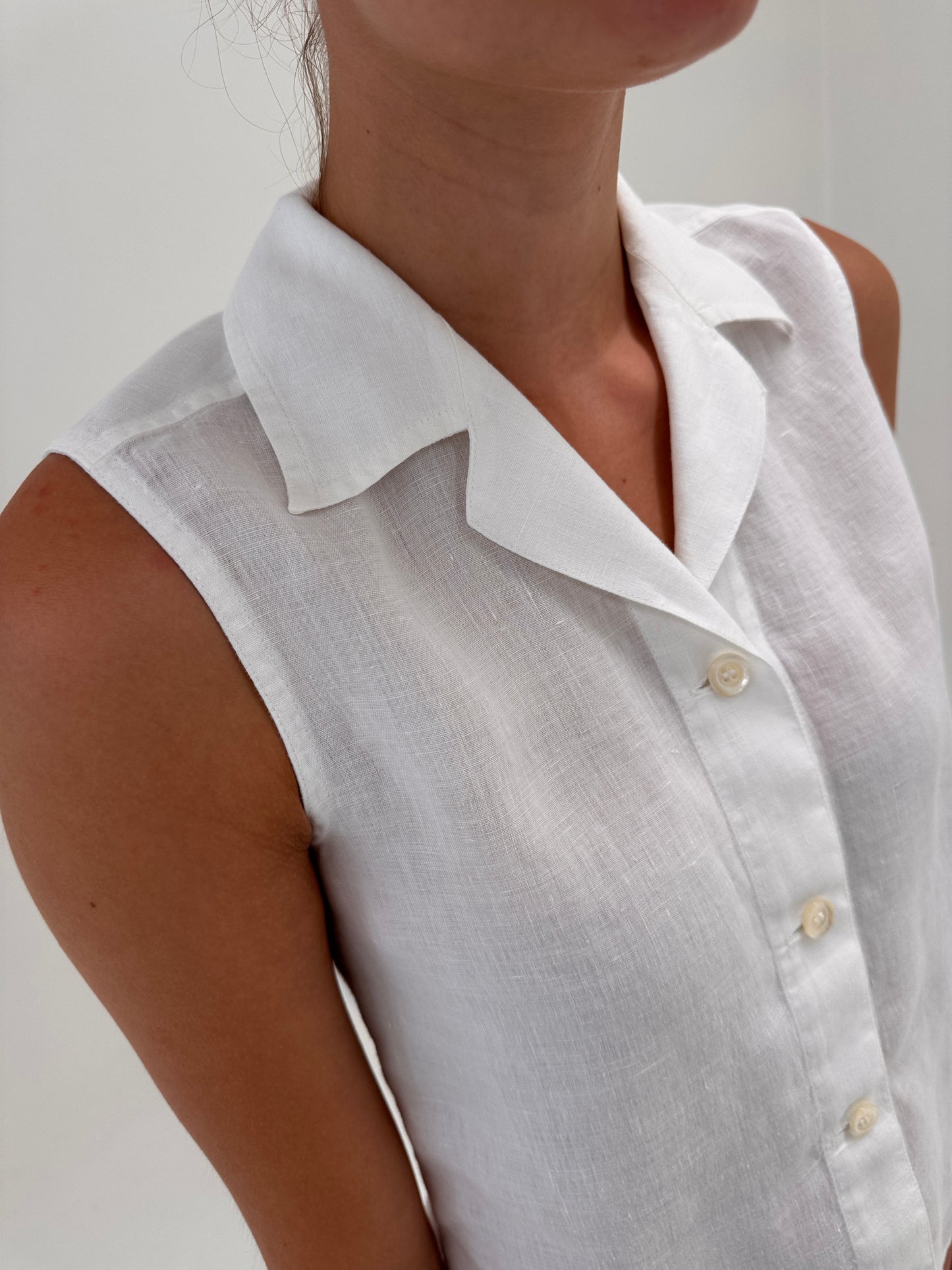 Cămașa Max Mara minimalistă din in excepțional în croi clasic