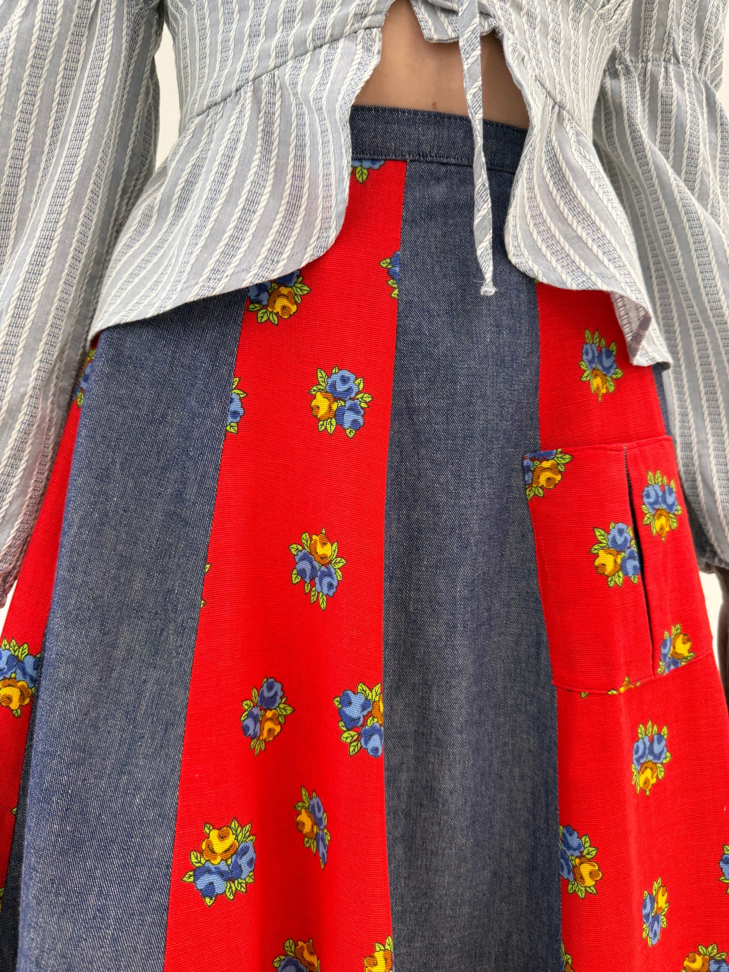 Fustă vintage din pânză cu aspect de jeans si inserții colorate in croi super amplu
