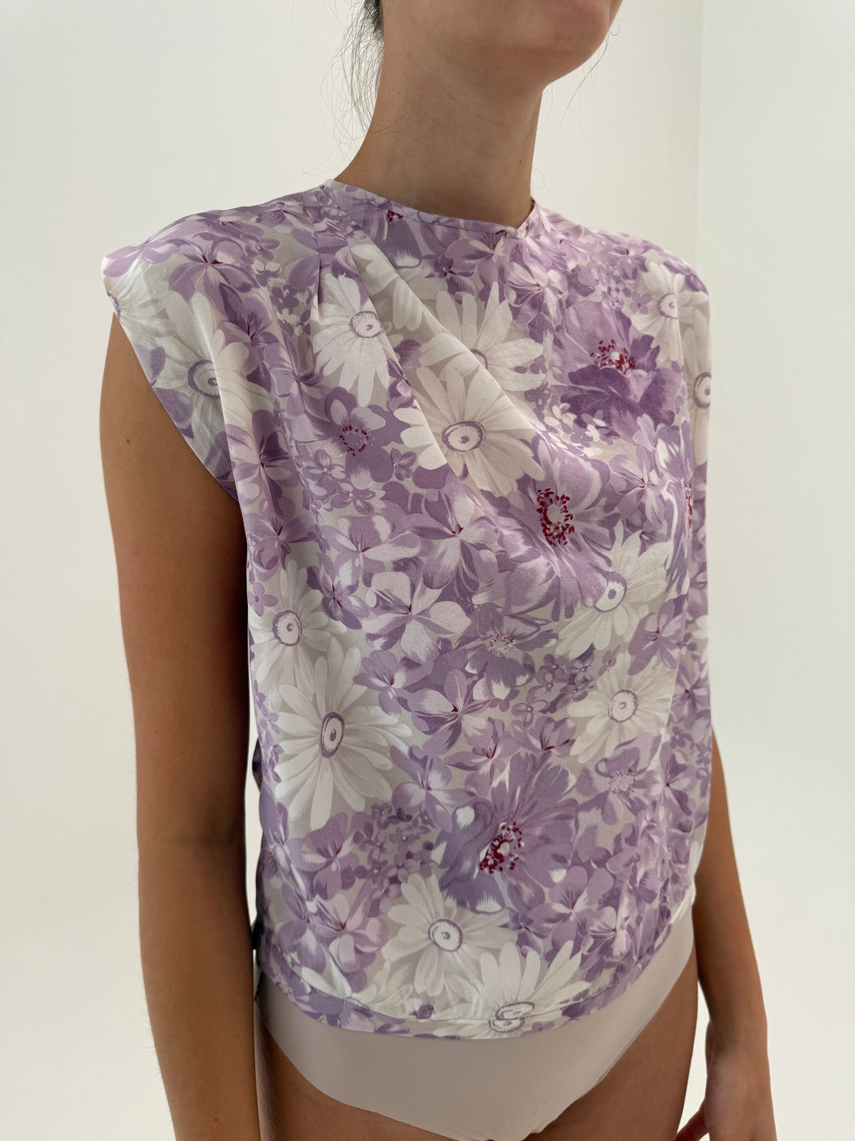 Top din mătase naturală cu print floral superb lavandă