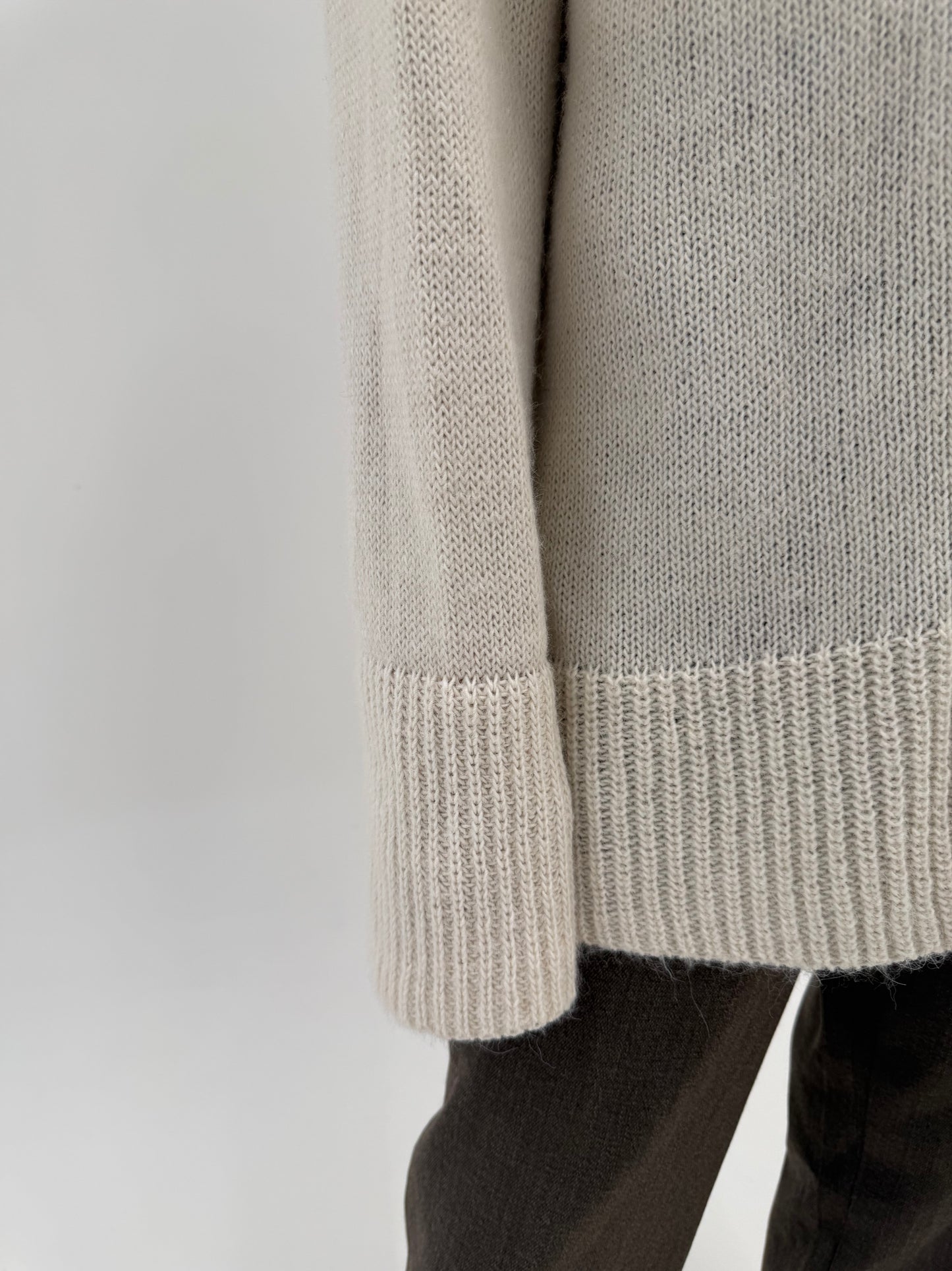 Cardigan lung butter white italian din alpaka și baby alpaka multiply