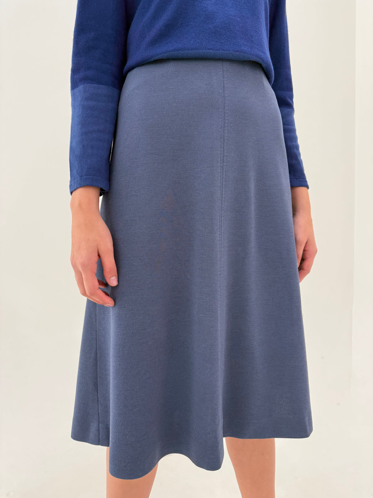 Fustă midi în bie din tricot dens de lana extrafina dusty jeans blue