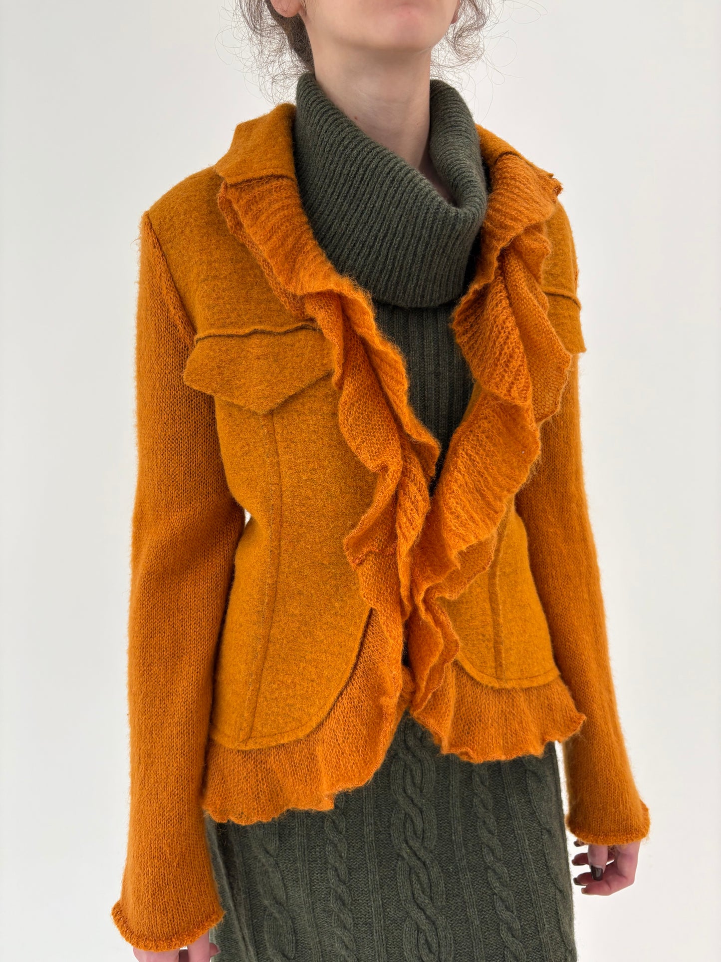 Sacou cambrat din boiled wool oranj cu volane