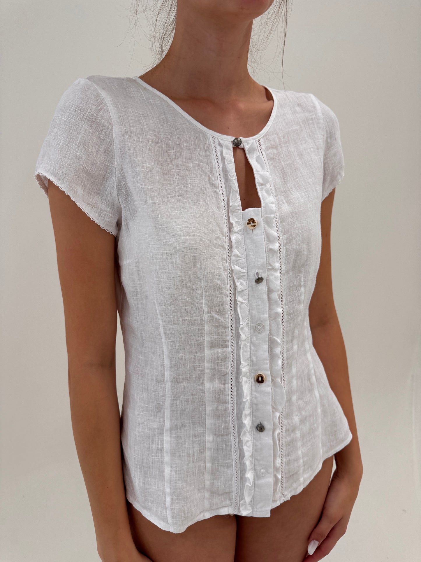 Top vintage ușor cambrat din in excepțional în croi chic ultra feminin