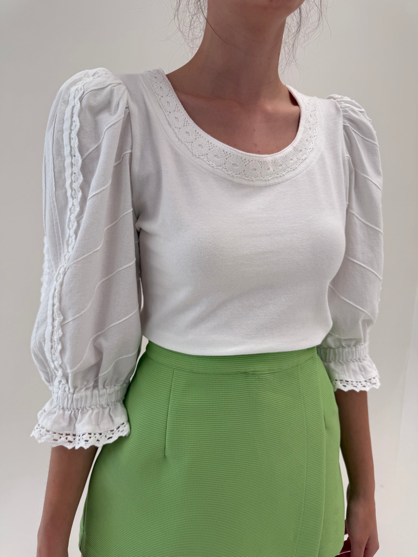 Top vintage cambrat din 2 tipuri de bumbac cu dantelă macrame