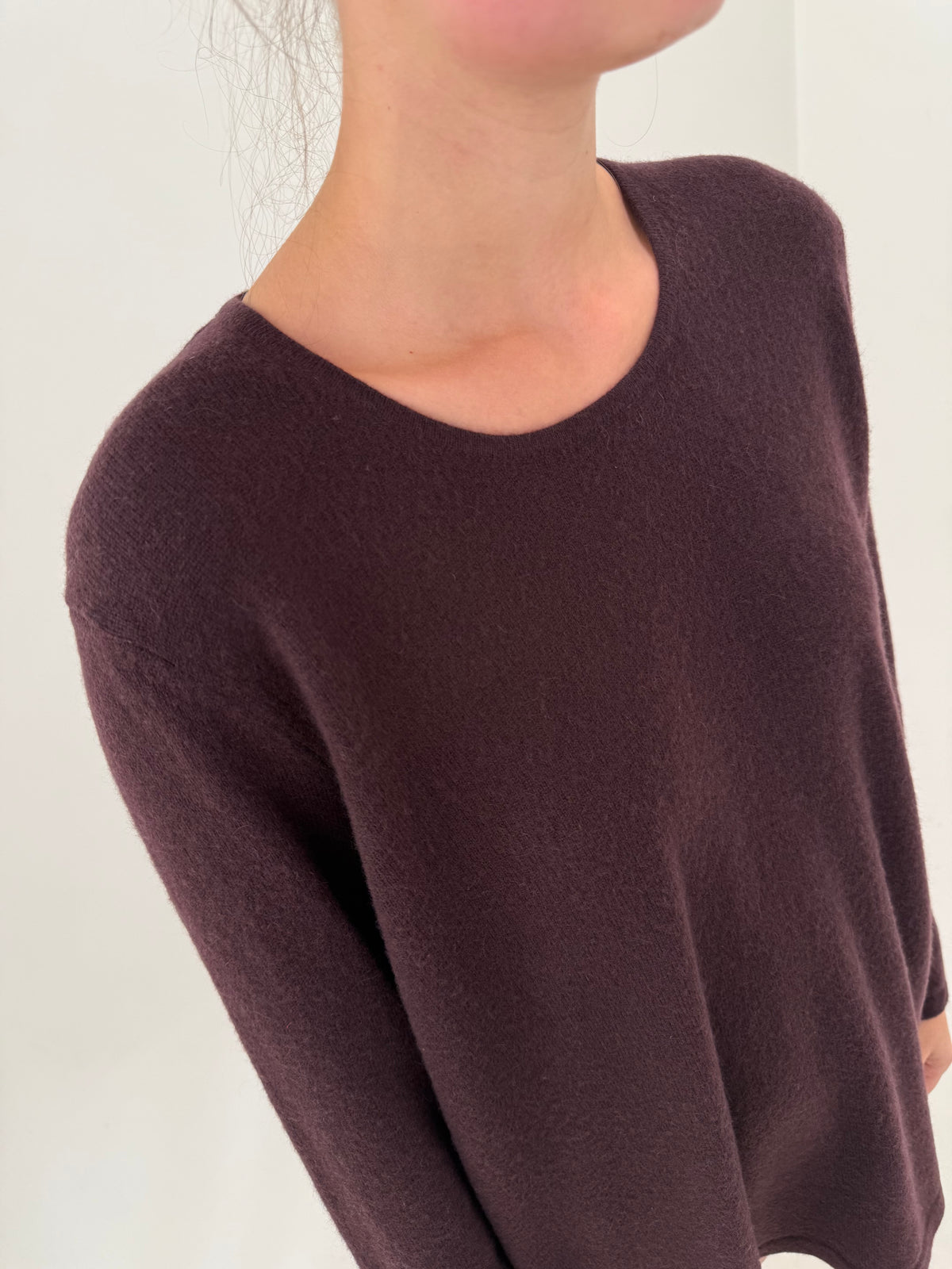 Pulover din cașmir chocolate brown green neck