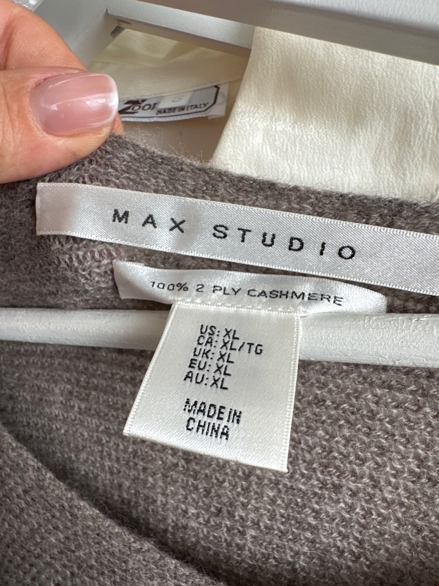 Pulover taupe din cașmir excepțional în croi lejer