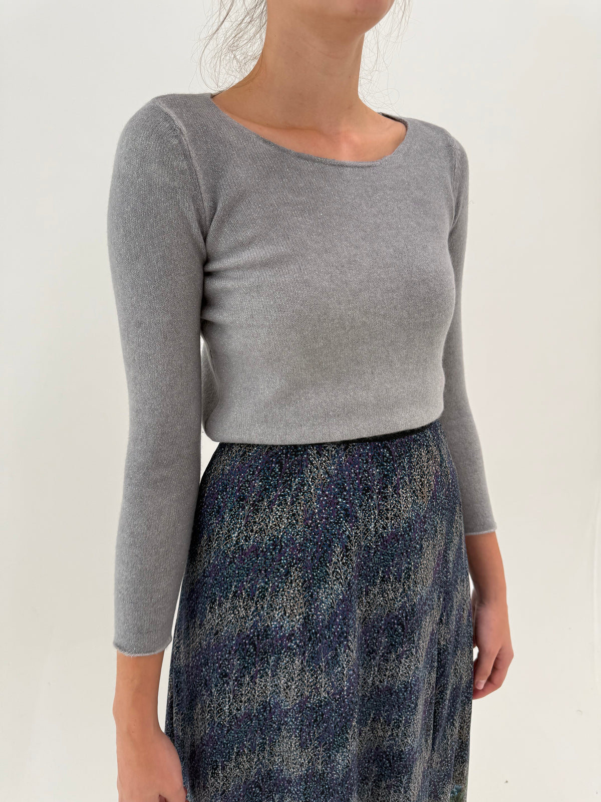 Pulover silver gray din cașmir cu un touch de lurex argintiu și extrem de fin