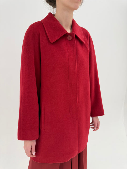 Palton italian cherry red în croi minimalist din stofă excepțională de lana