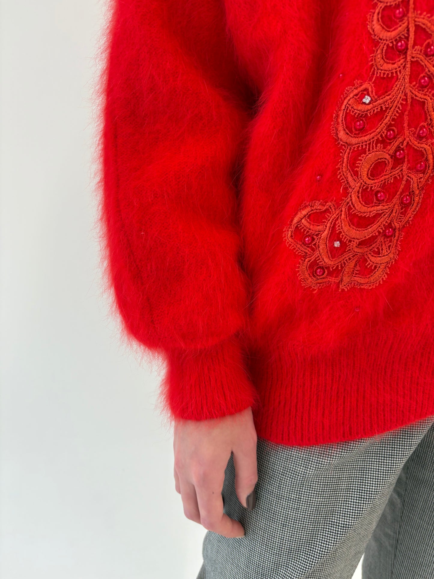Jacheta vintage din Angora roșu tare cu broderie