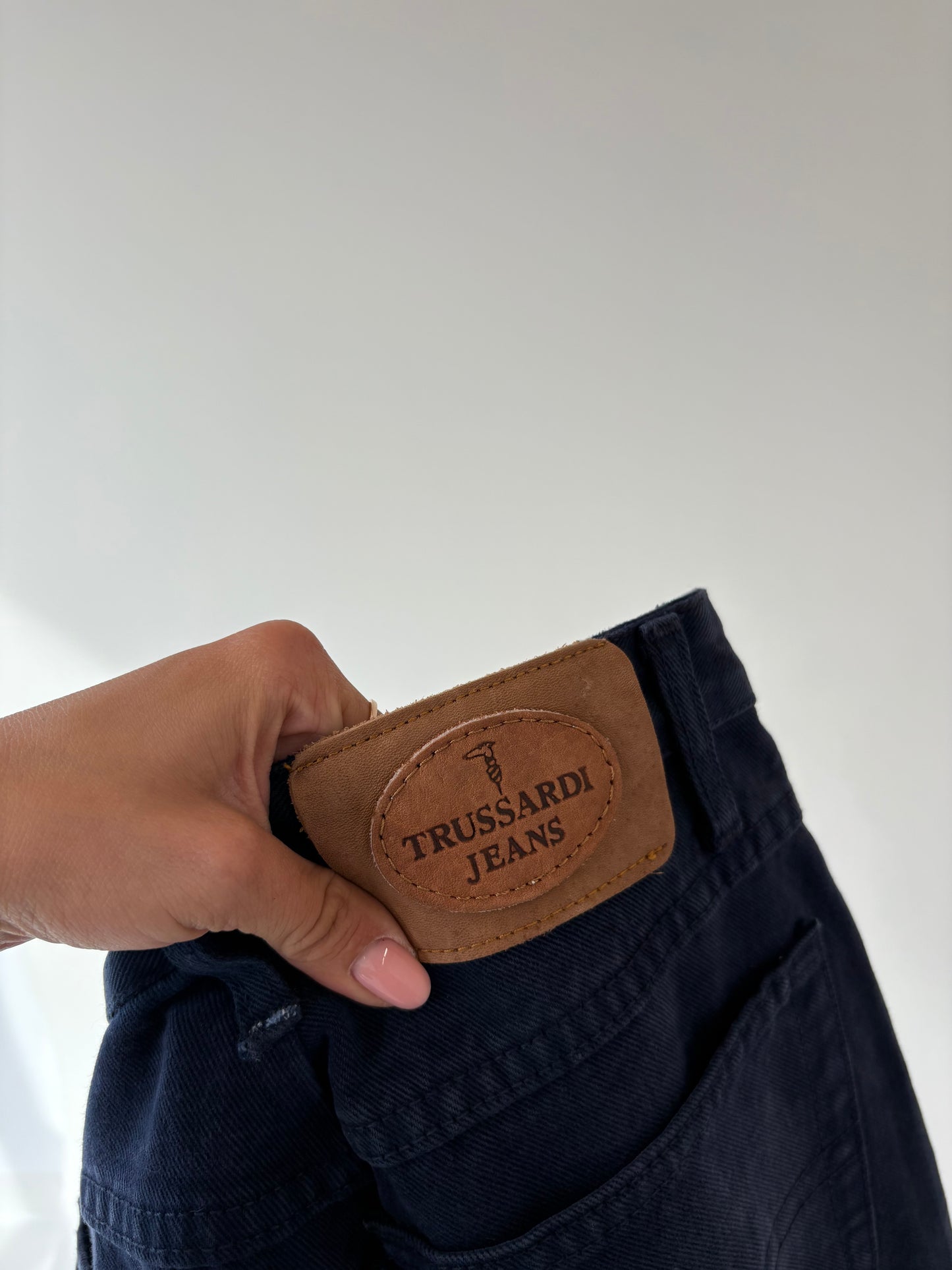 Jeans vintage luxury Trussardi dark wash in croi mom fit cu talie ultra înaltă