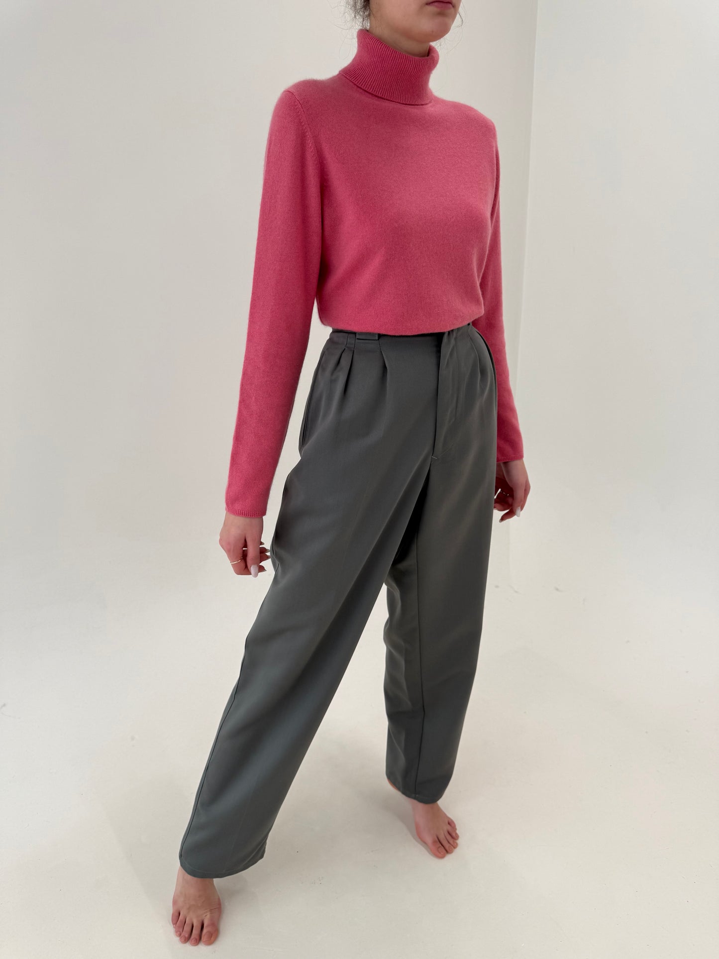 Pantaloni super tall din Bumbac ușor lucios cu talie ultra înaltă și pense