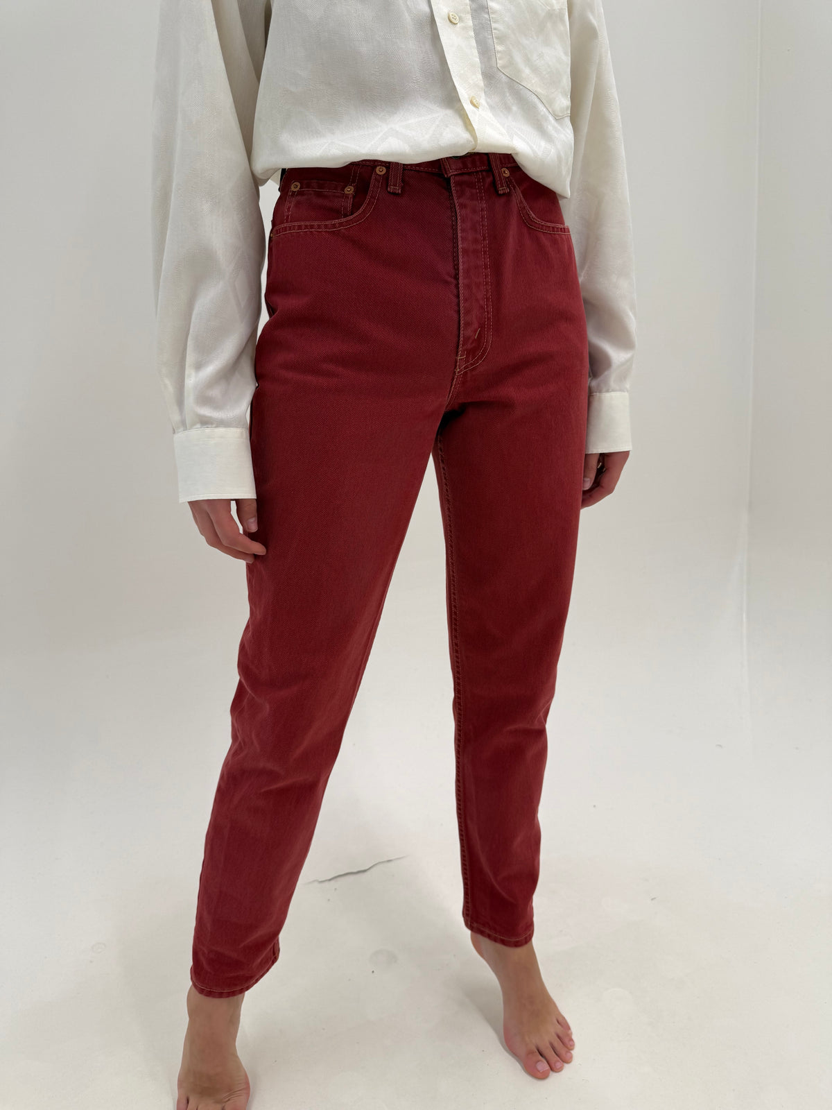 Jeans vintage Levi’s 881 early Y2K tapered cu talie ultra înaltă Washed brick red
